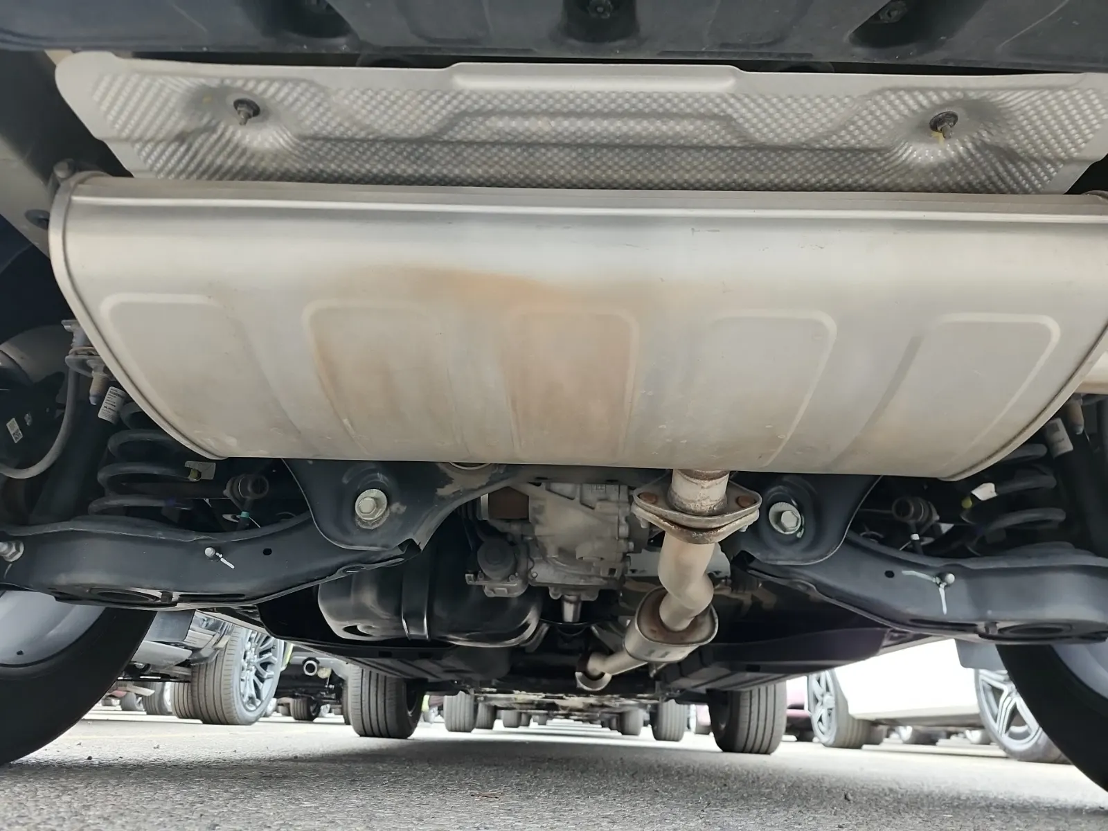 Undercarriage - Rear Photo