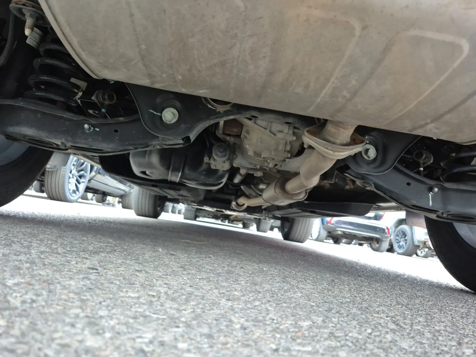 Undercarriage - Rear Photo