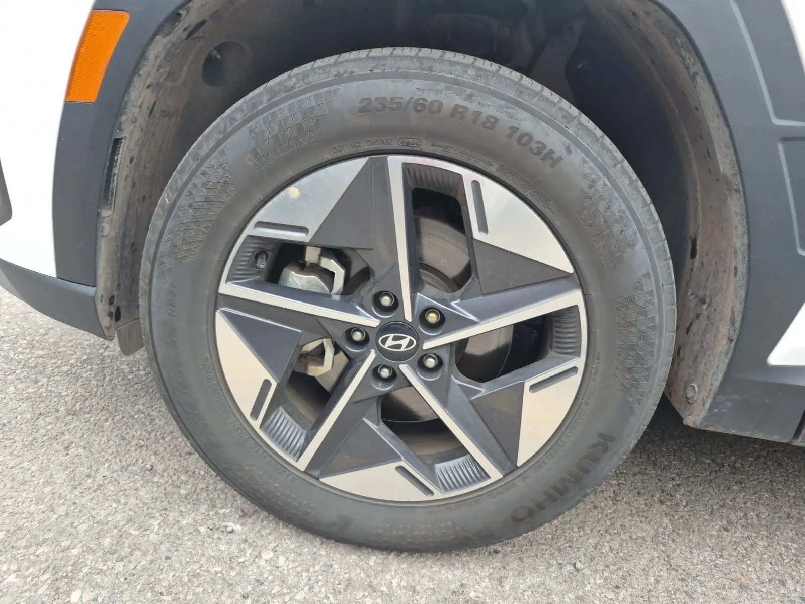 Front driver wheel/tire photo