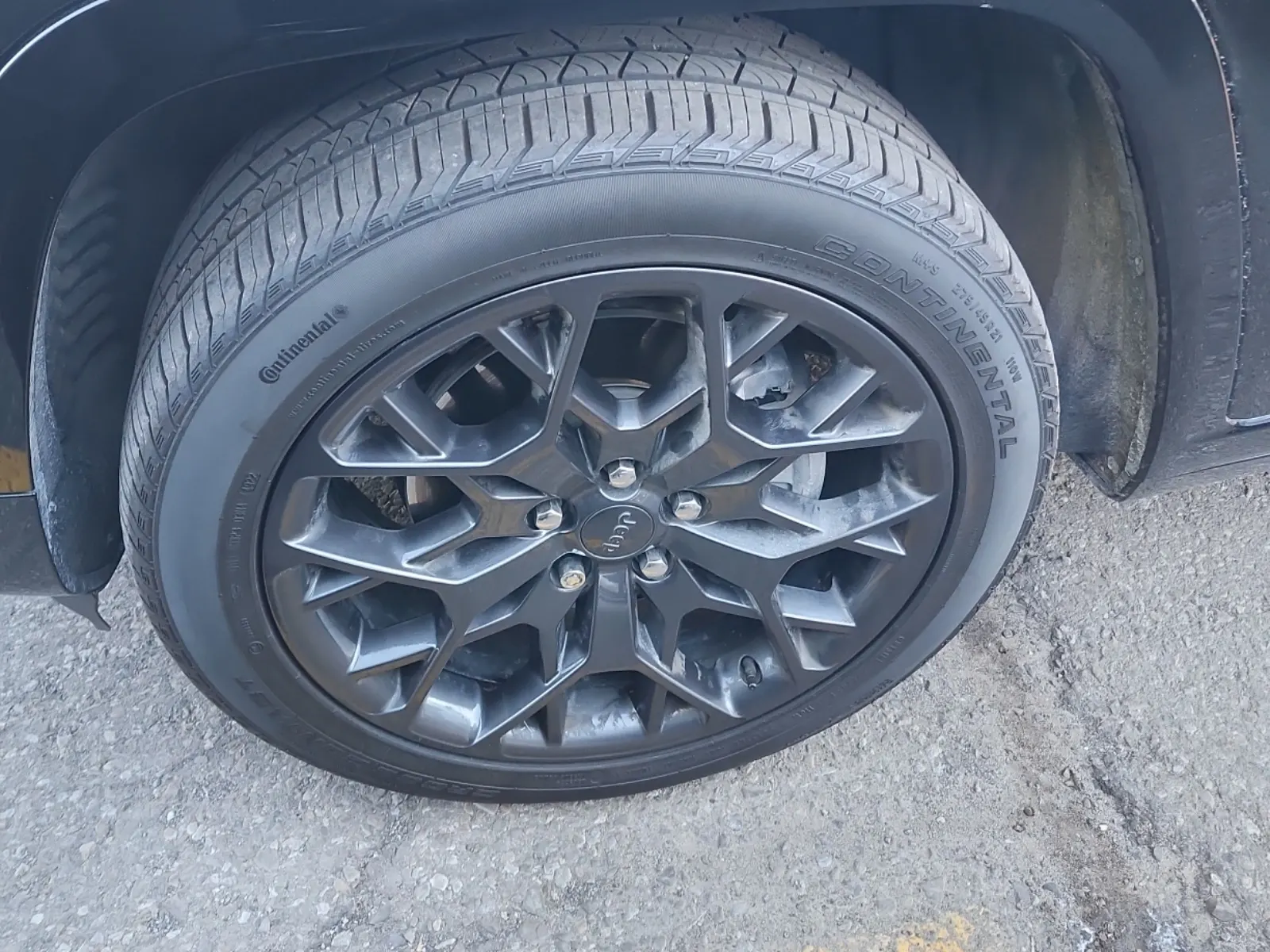 Front driver wheel/tire photo