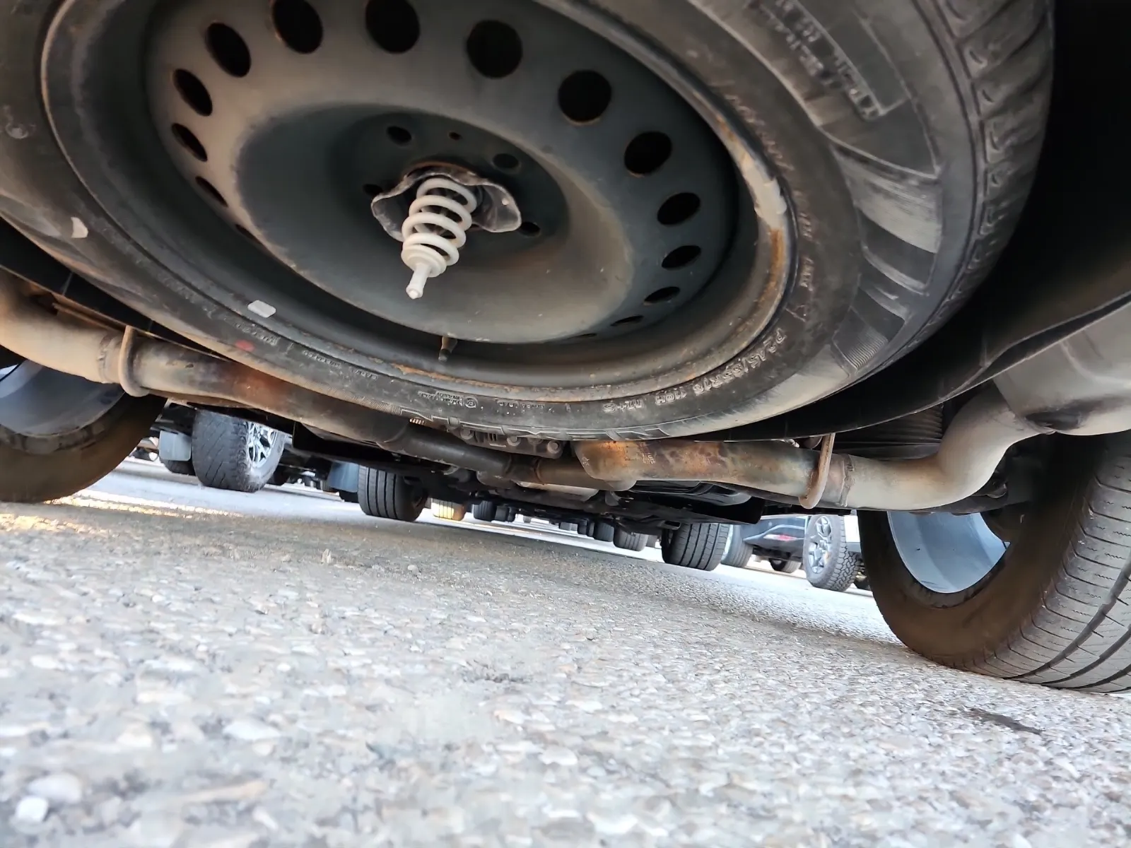 Undercarriage - Rear Photo