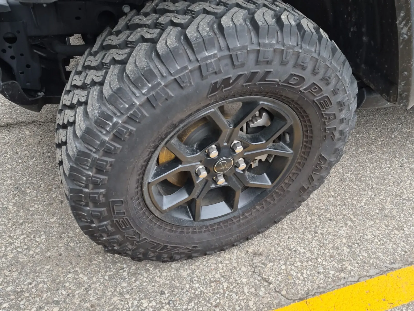 Front driver wheel/tire photo