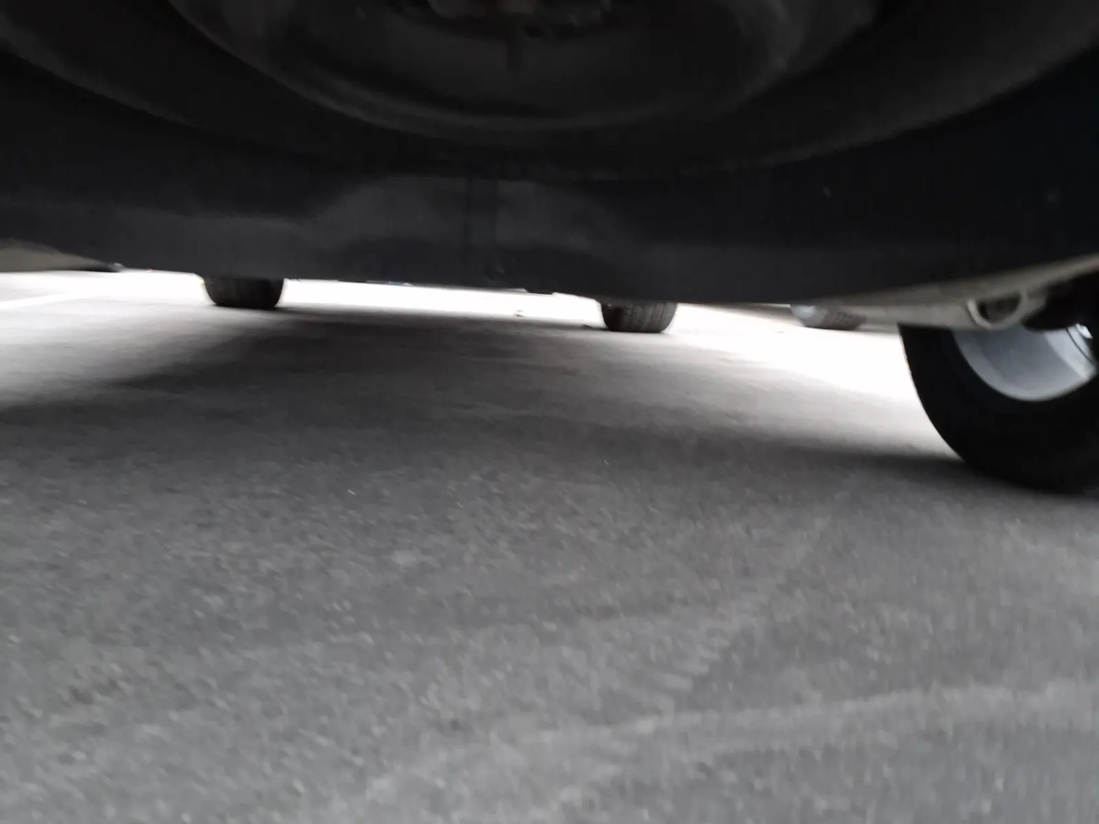 Undercarriage - Rear Photo