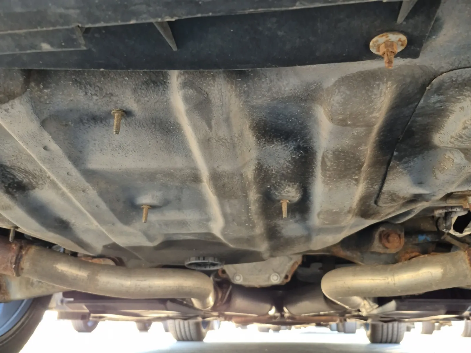 Undercarriage - Rear Photo