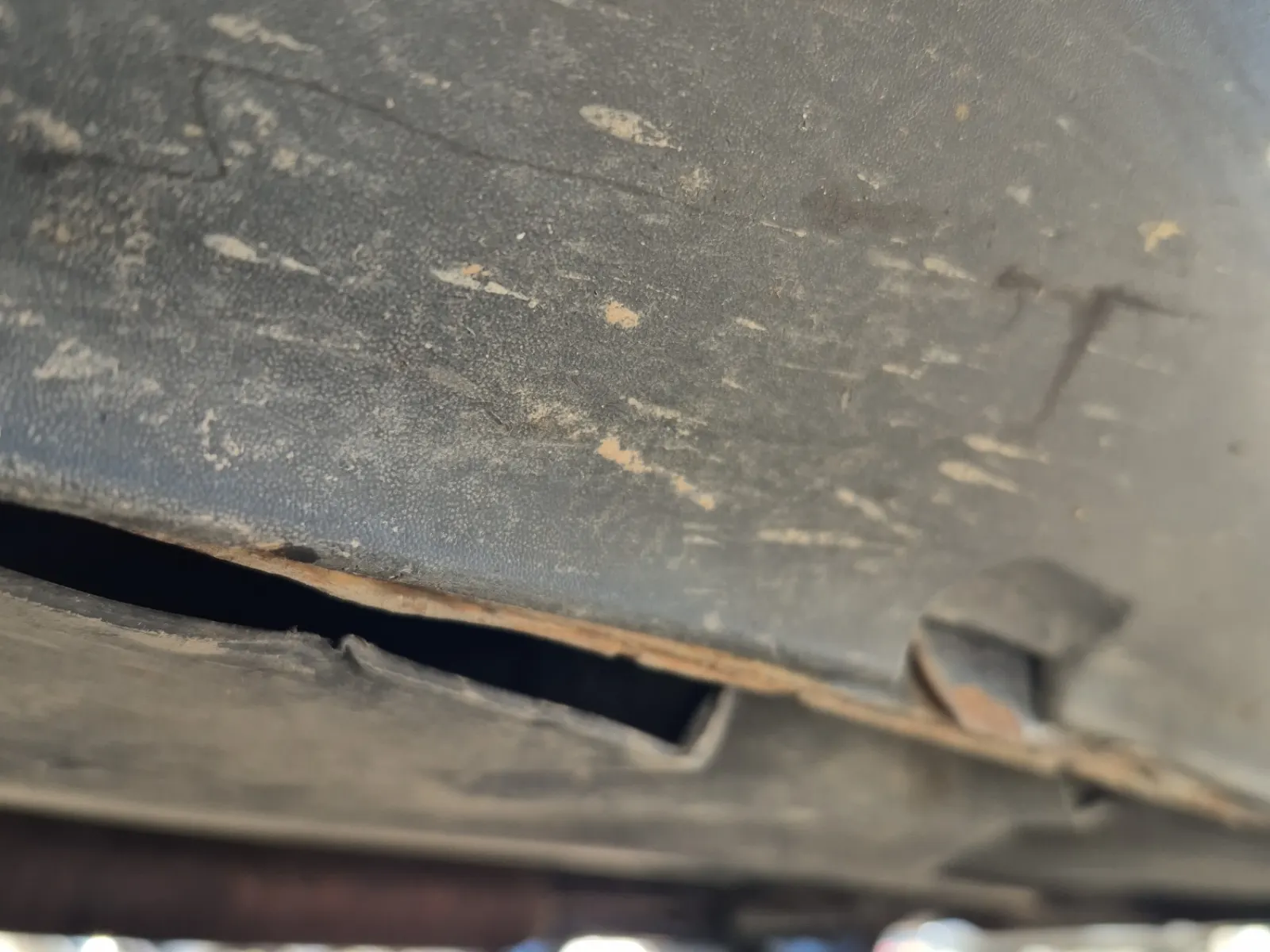 Undercarriage - Driver Photo