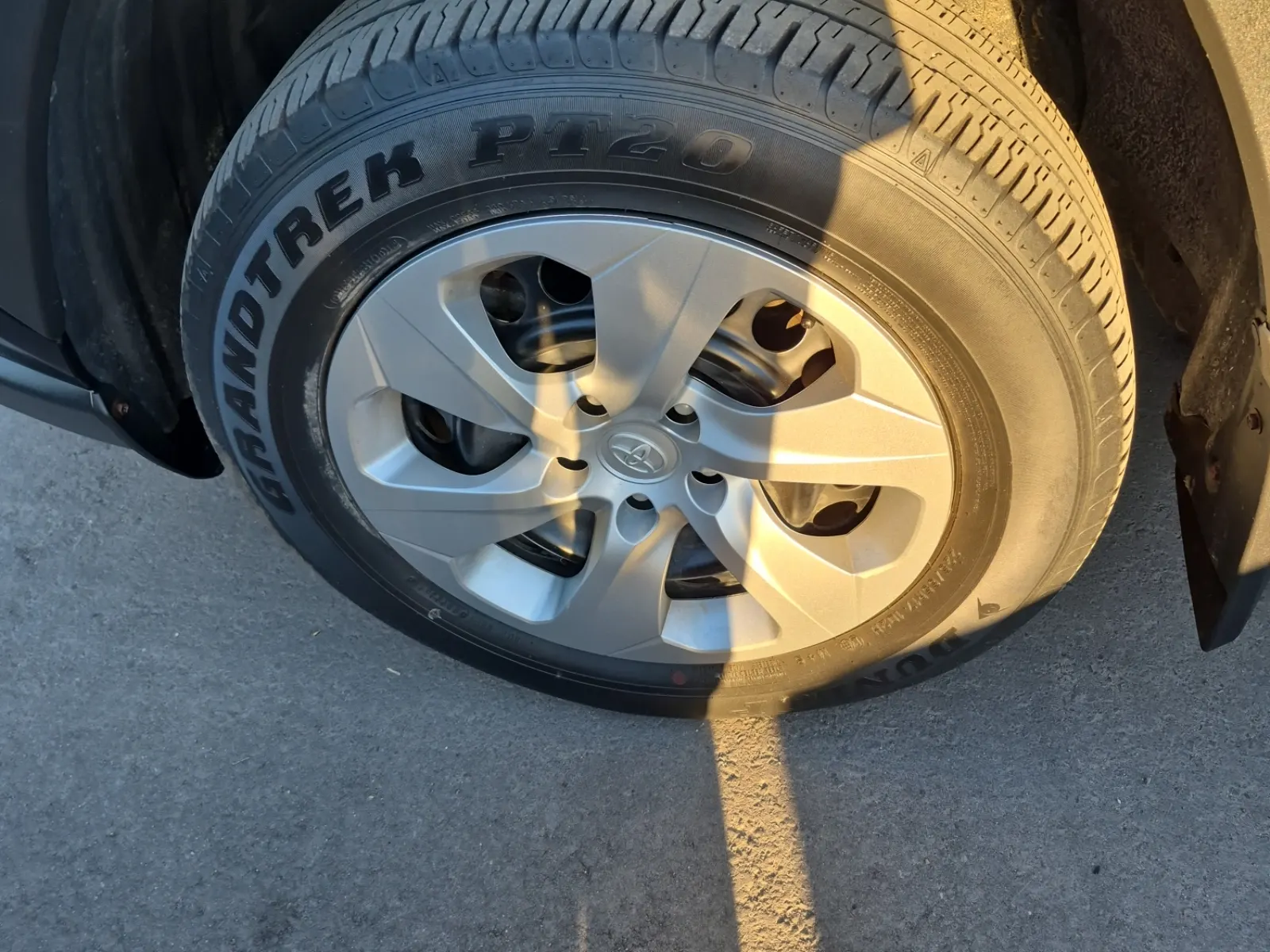 Front driver wheel/tire photo
