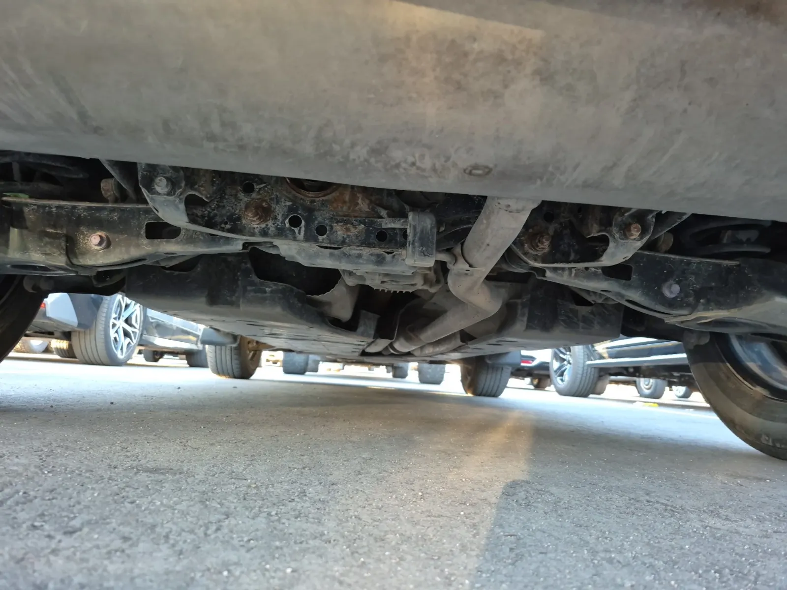 Undercarriage - Rear Photo
