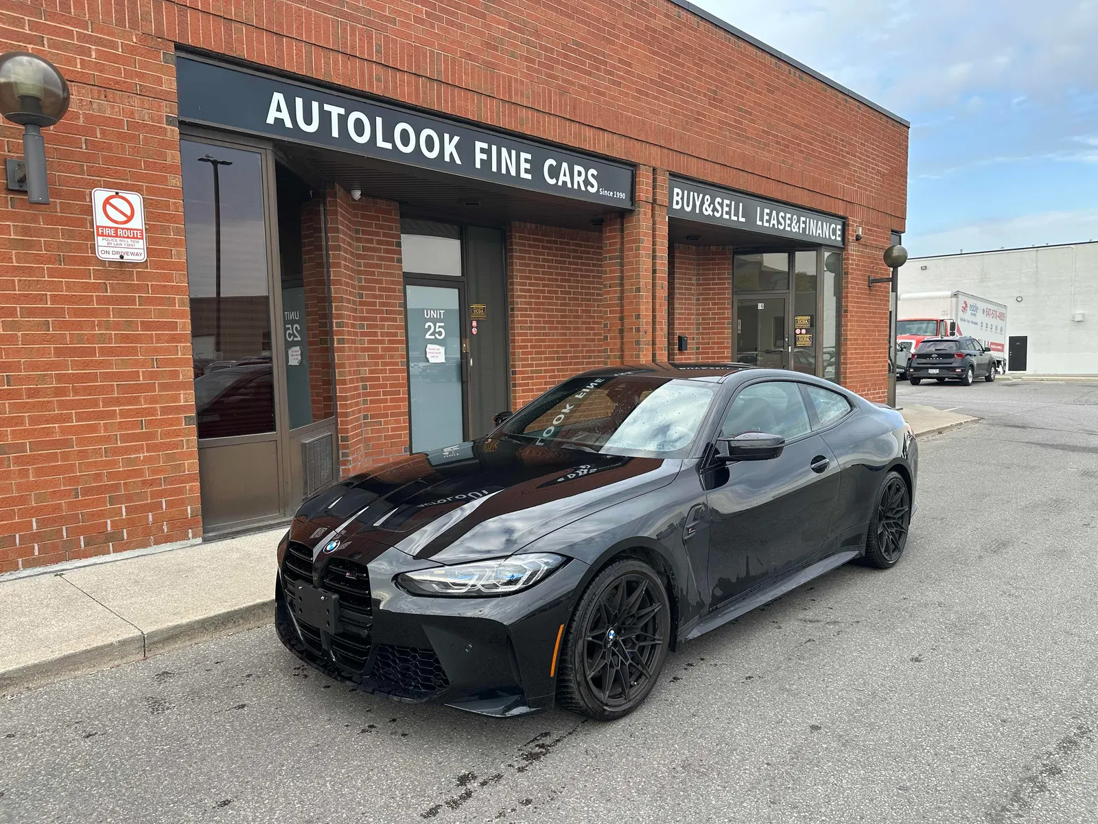 3/4 Front (Main image)