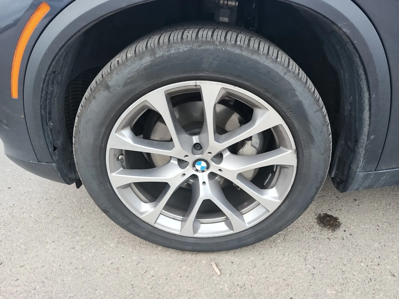 Front driver wheel/tire photo
