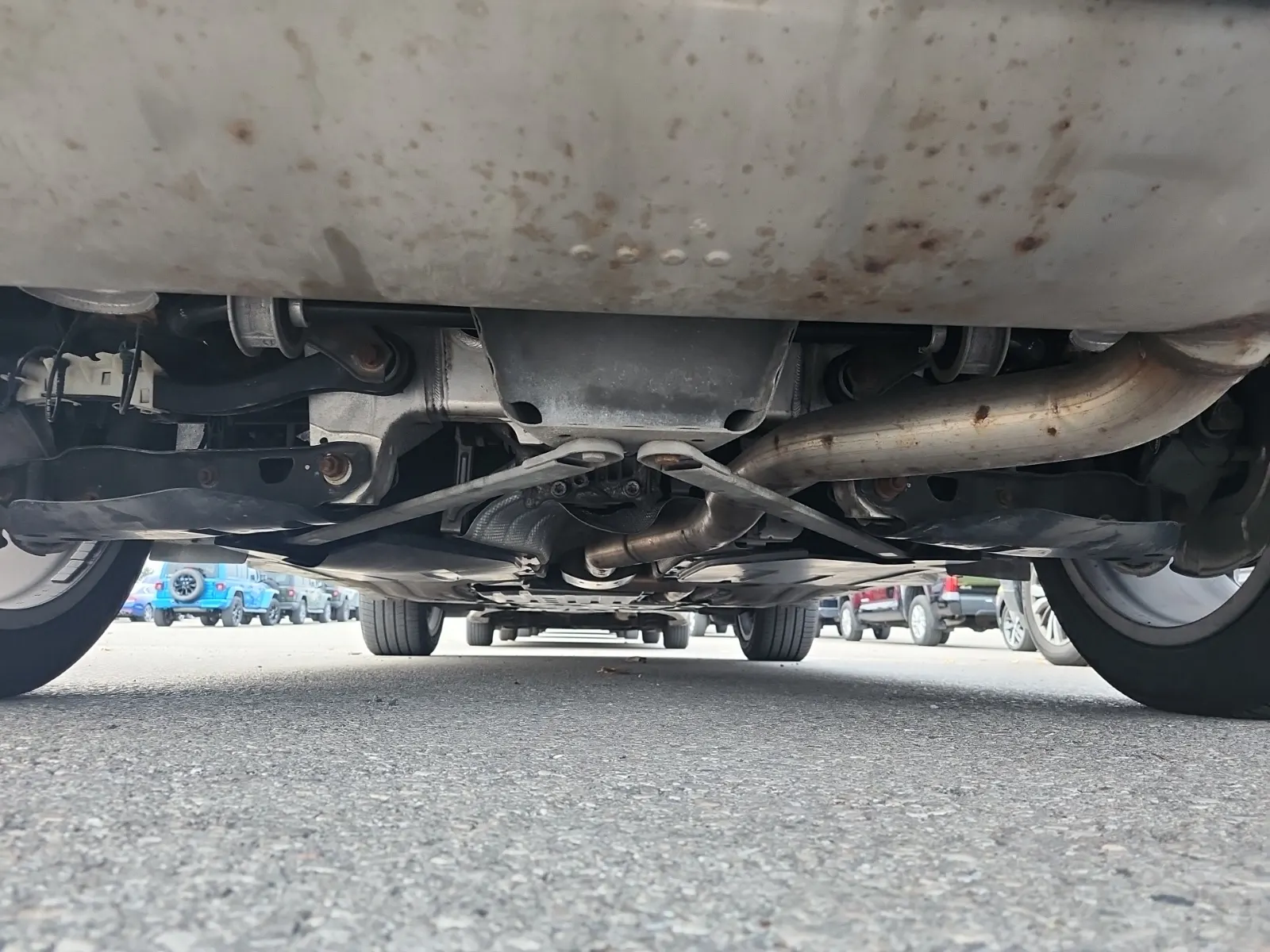 Undercarriage - Rear Photo