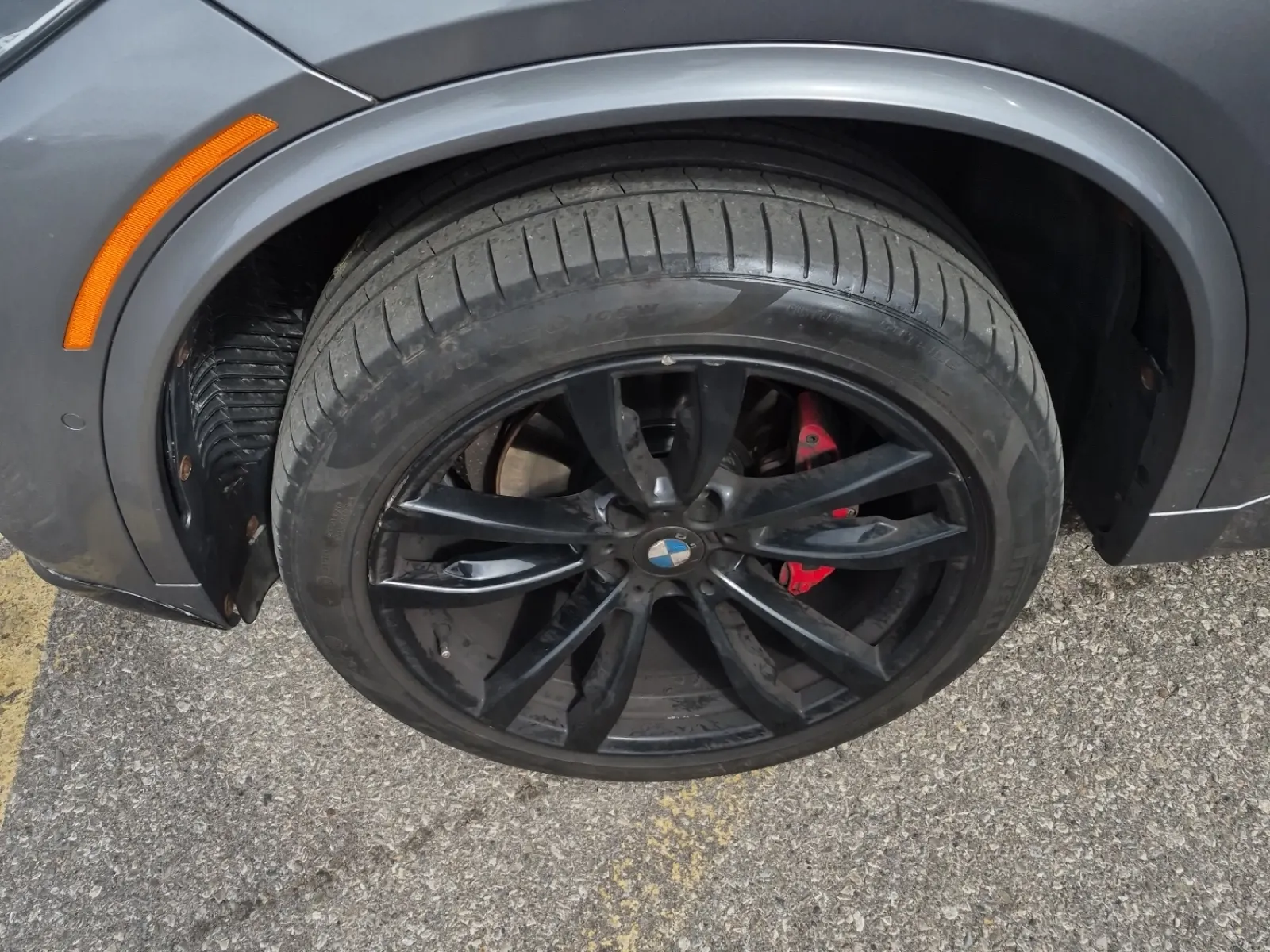 Front driver wheel/tire photo