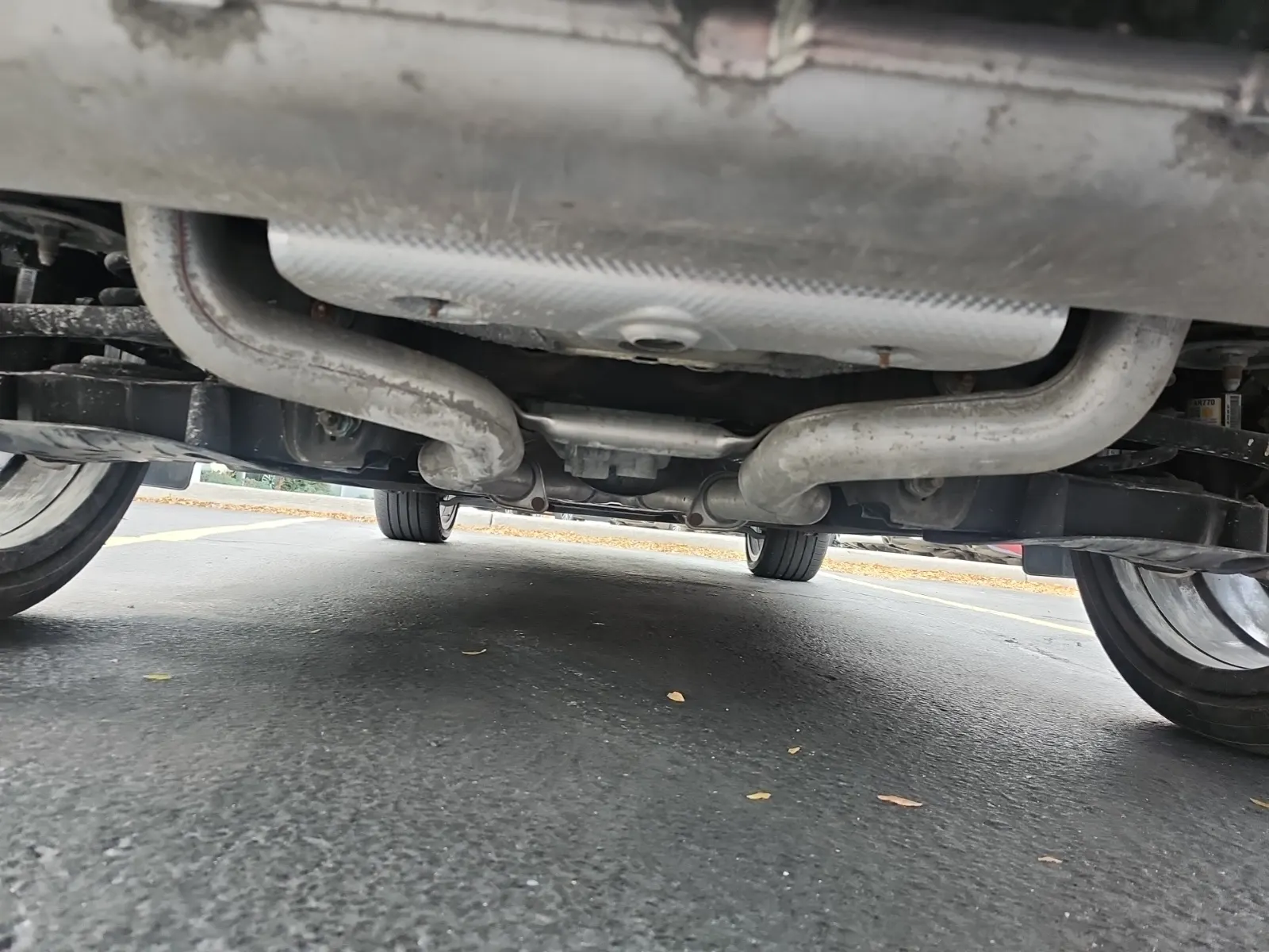Undercarriage - Rear Photo