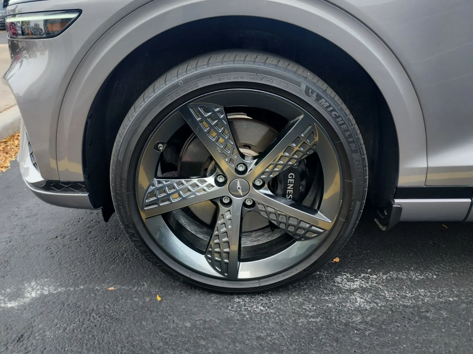 Front driver wheel/tire photo
