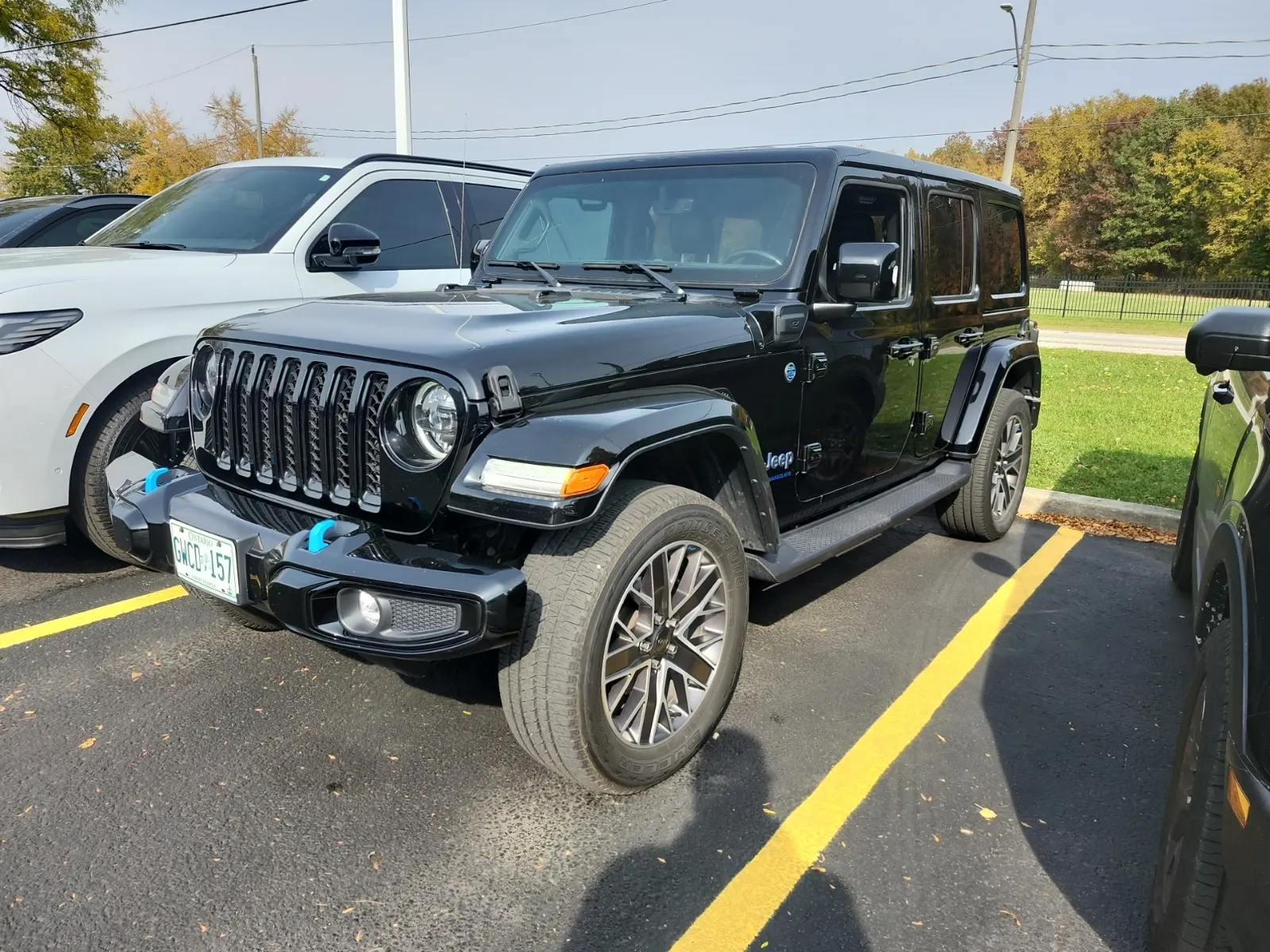 Front driver 3/4 photo