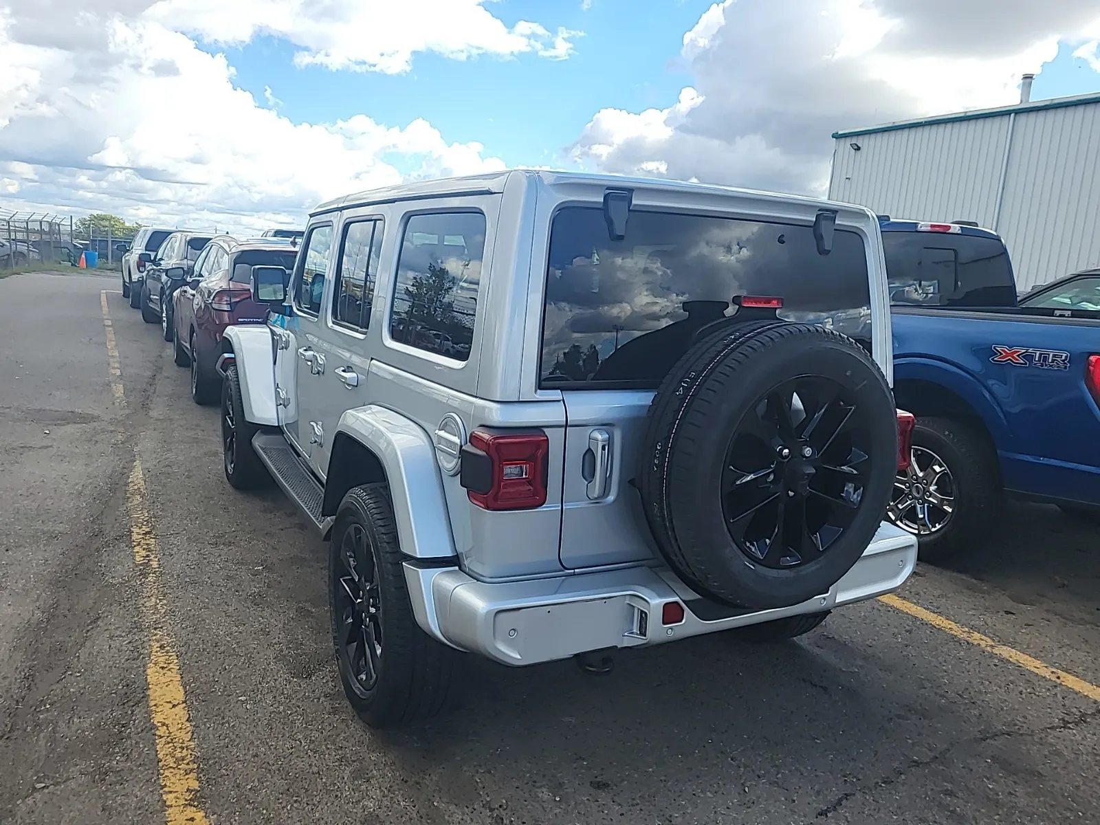 Driver Rear 3/4 Photo