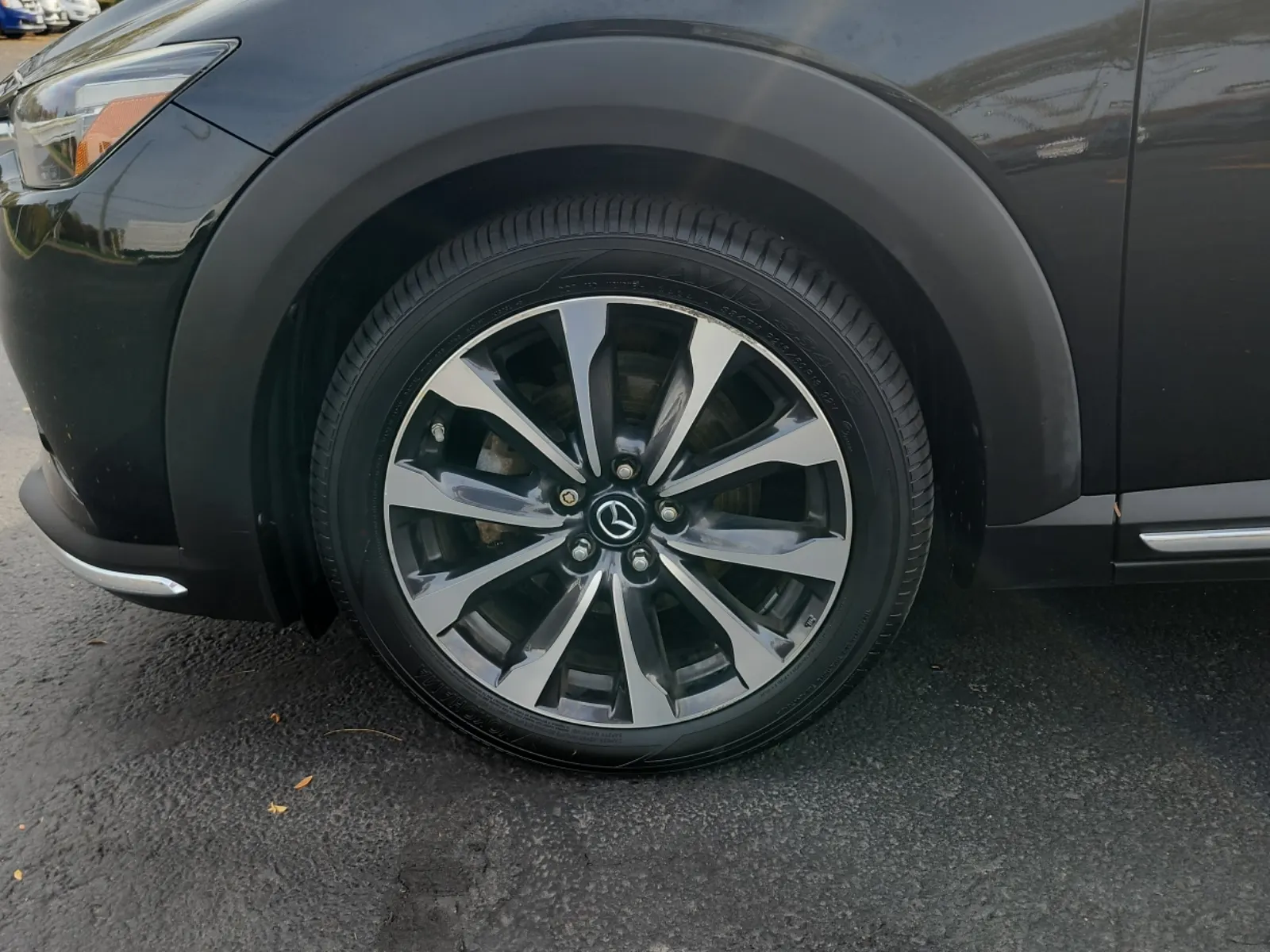 Front driver wheel/tire photo
