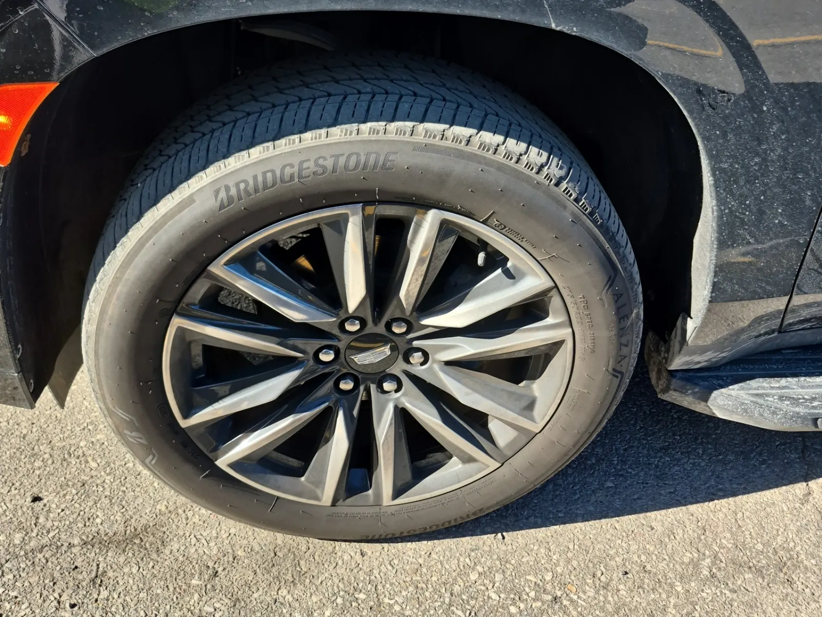 Front driver wheel/tire photo