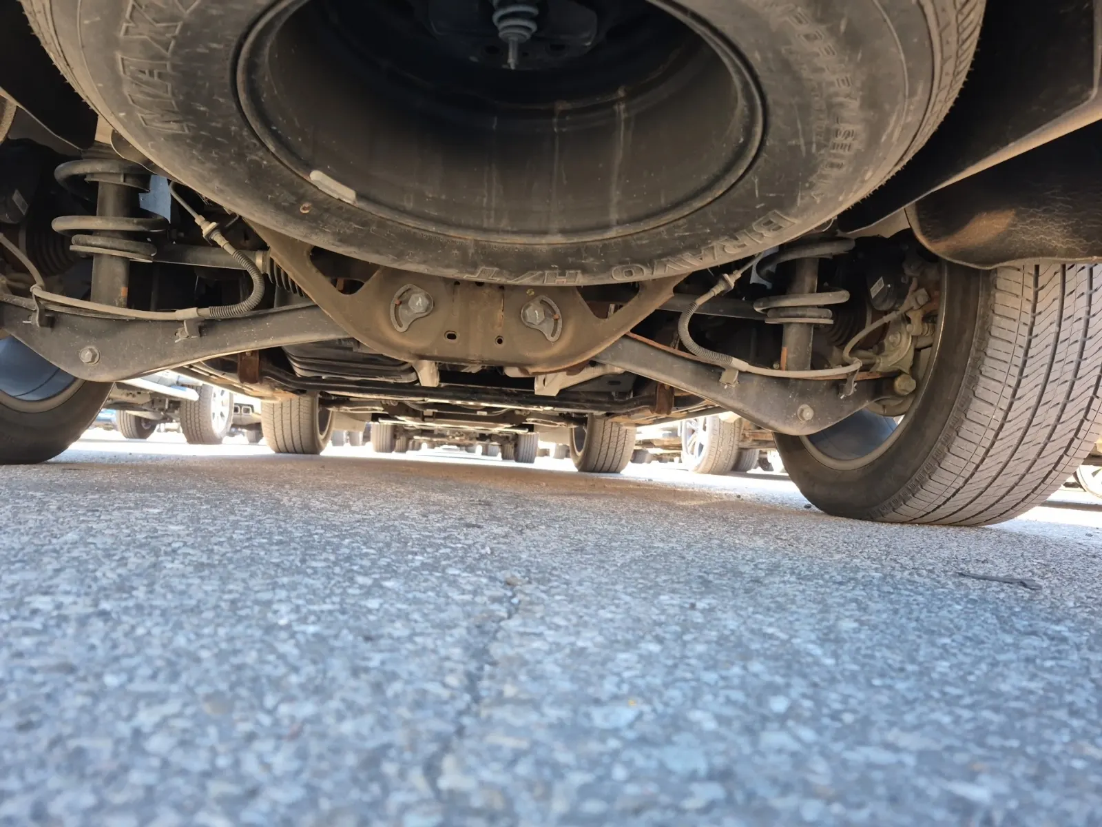 Undercarriage - Rear Photo