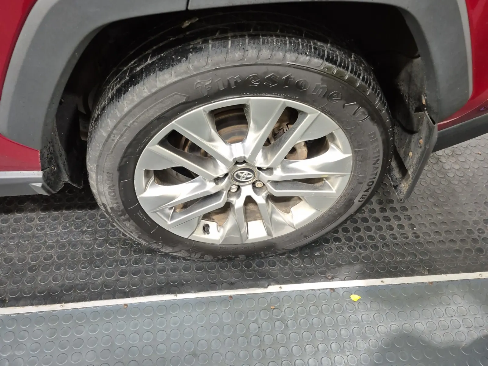 Left Rear Wheel/Tire Photo