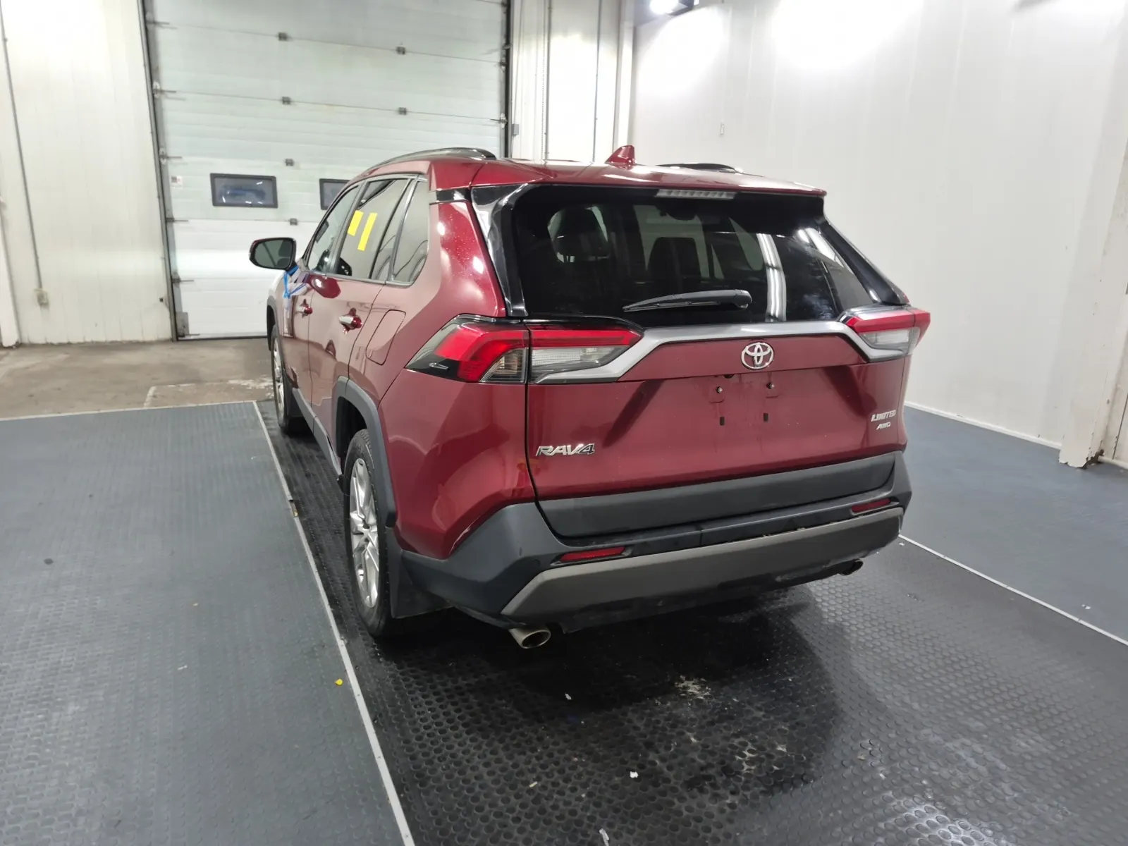 Driver Rear 3/4 Photo