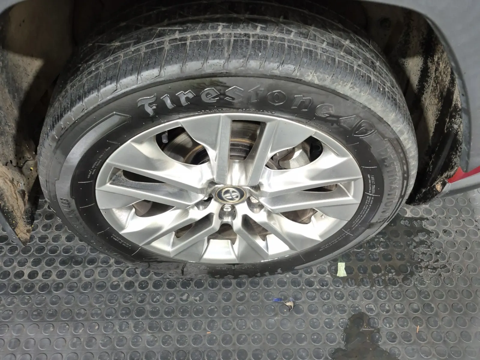 Right Front Wheel/Tire Photo