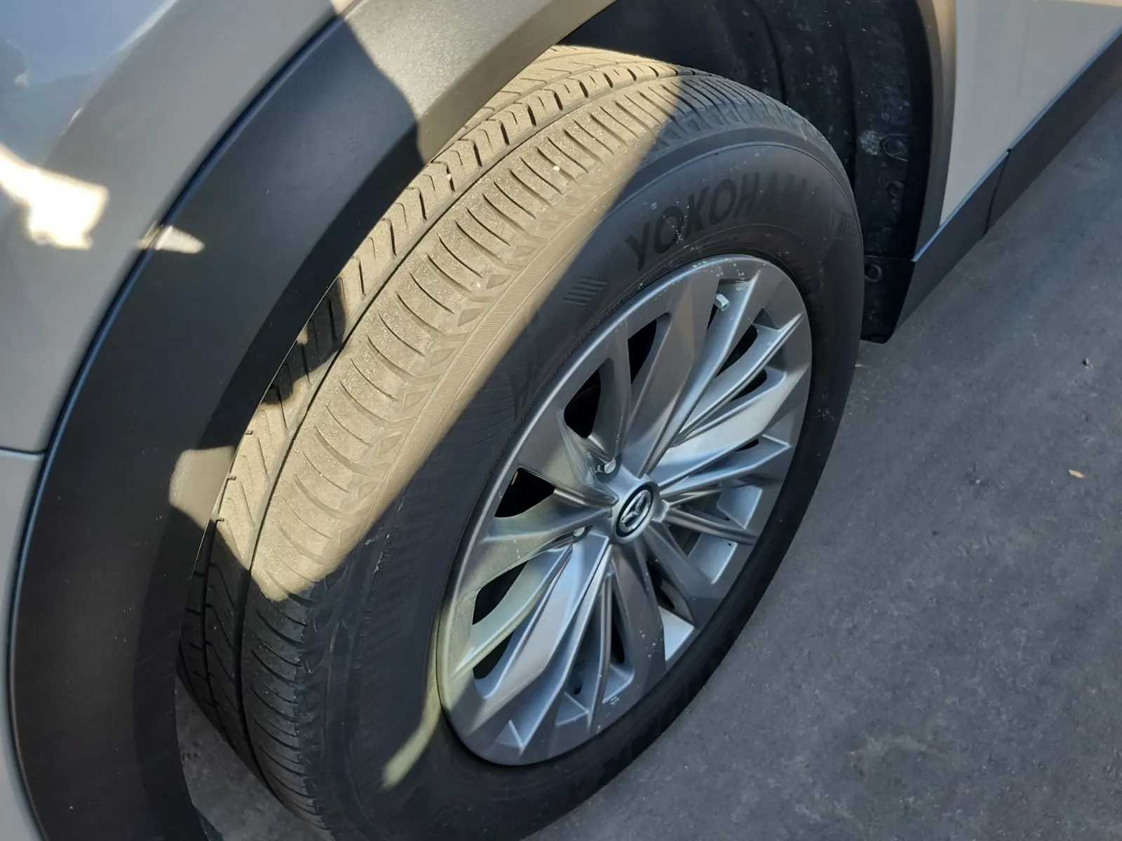 Front driver wheel/tire photo