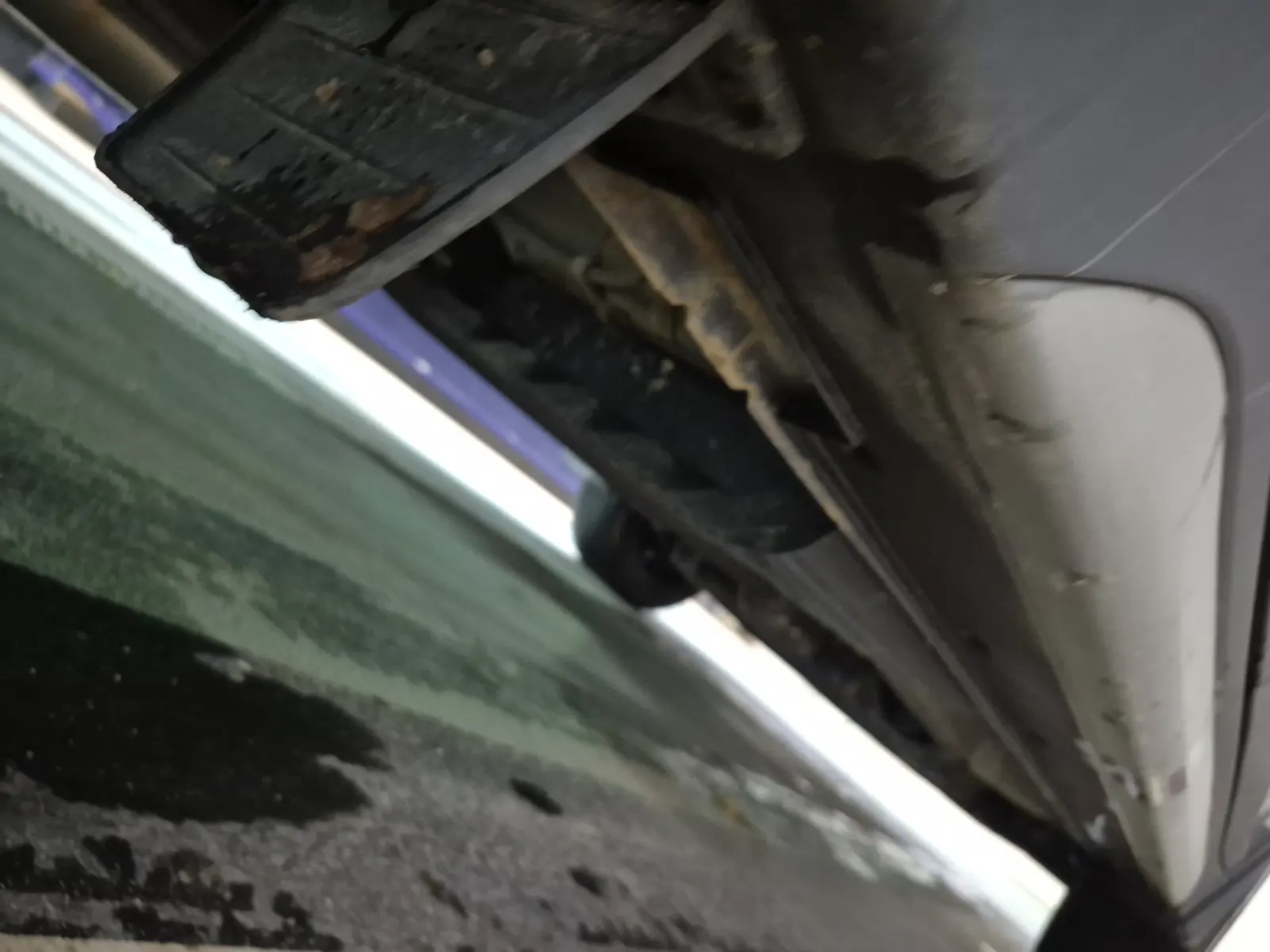 Undercarriage - Passenger Photo