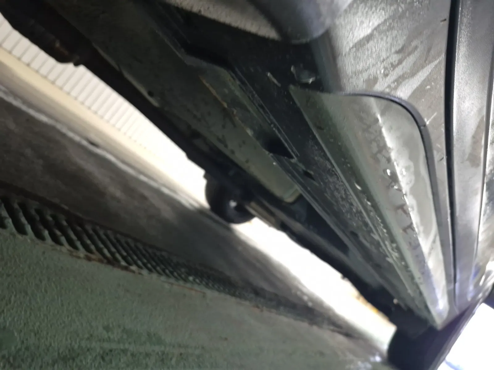 Undercarriage - Driver Photo