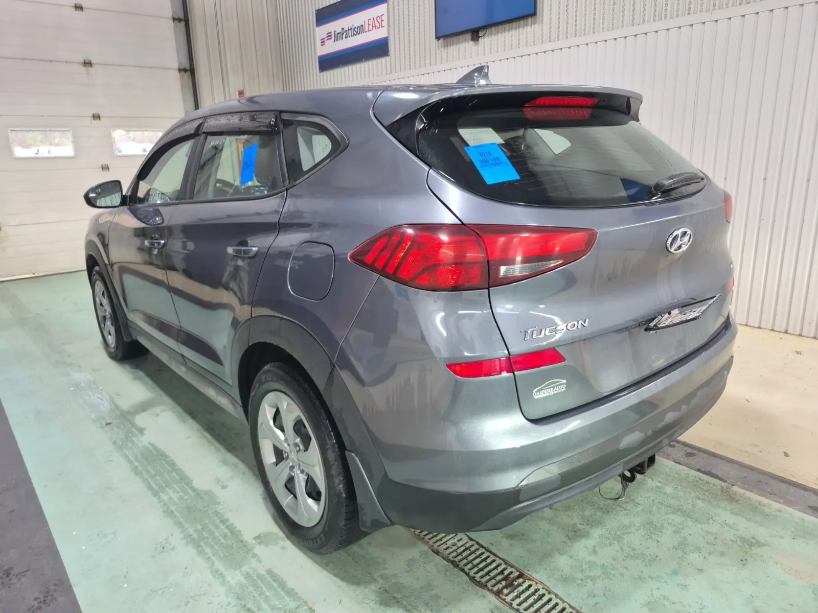 Driver Rear 3/4 Photo