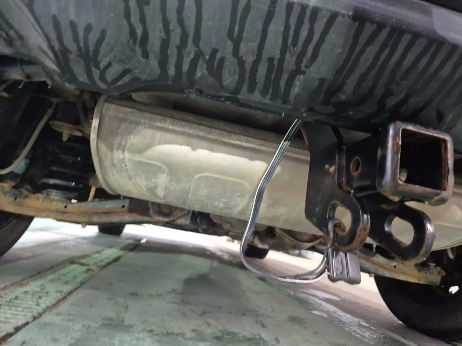 Undercarriage - Rear Photo