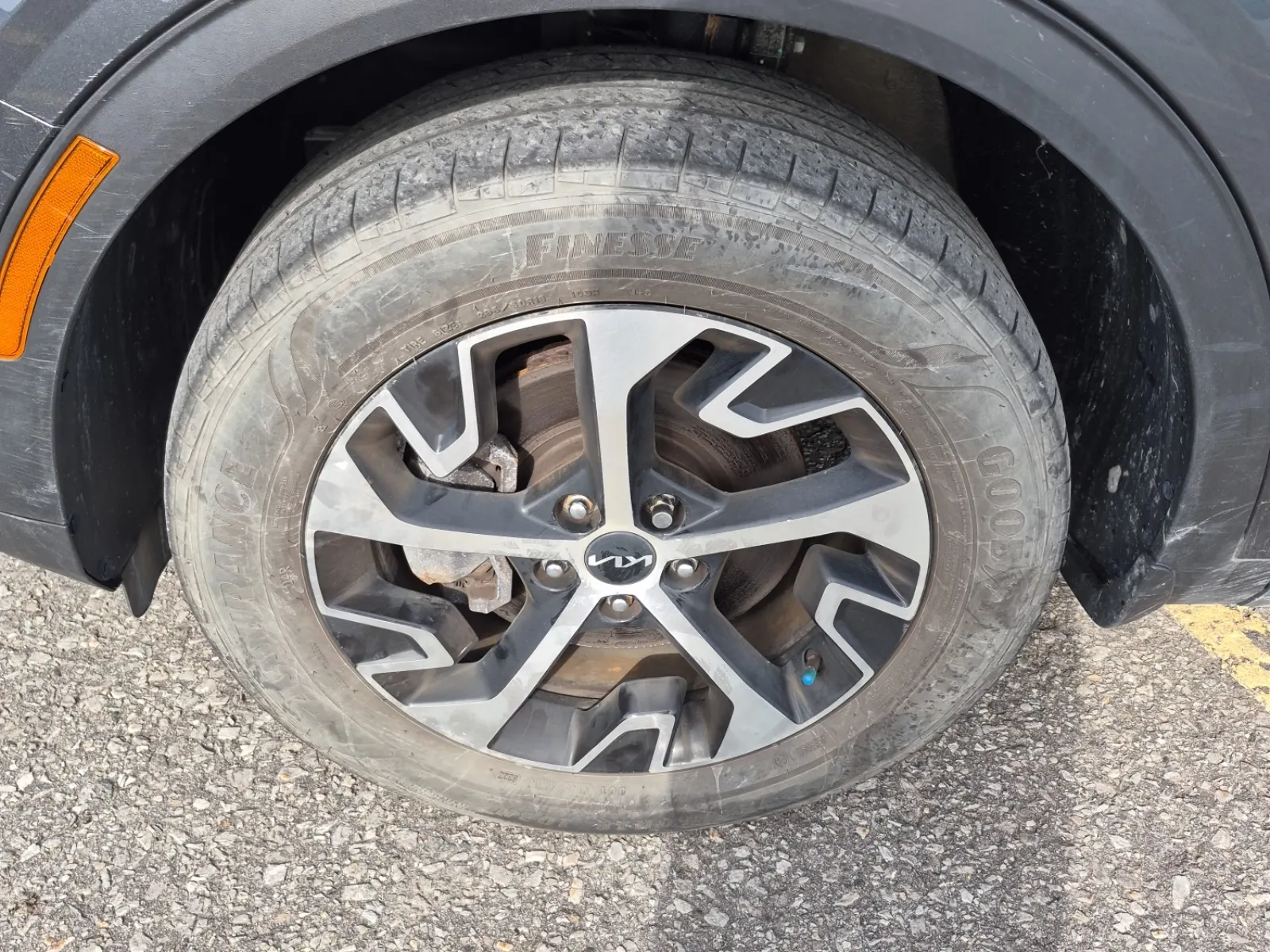 Front driver wheel/tire photo