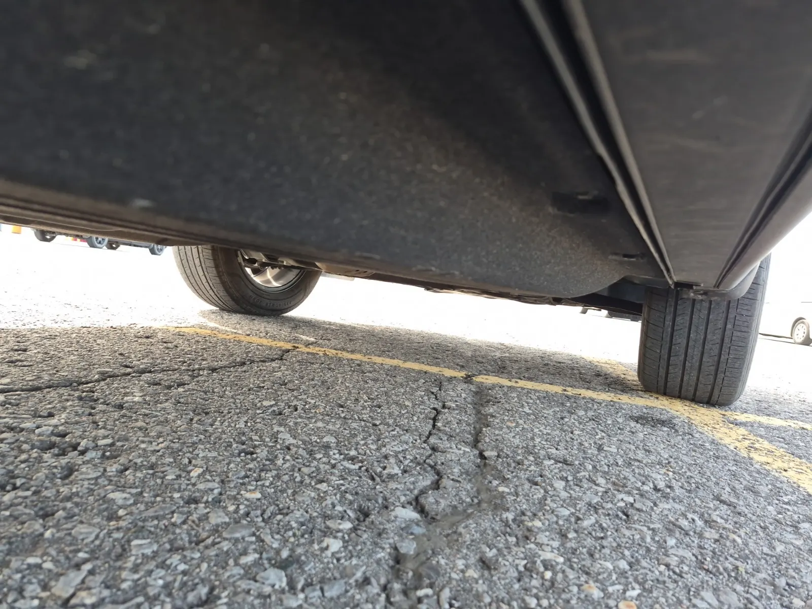 Undercarriage - Passenger Photo