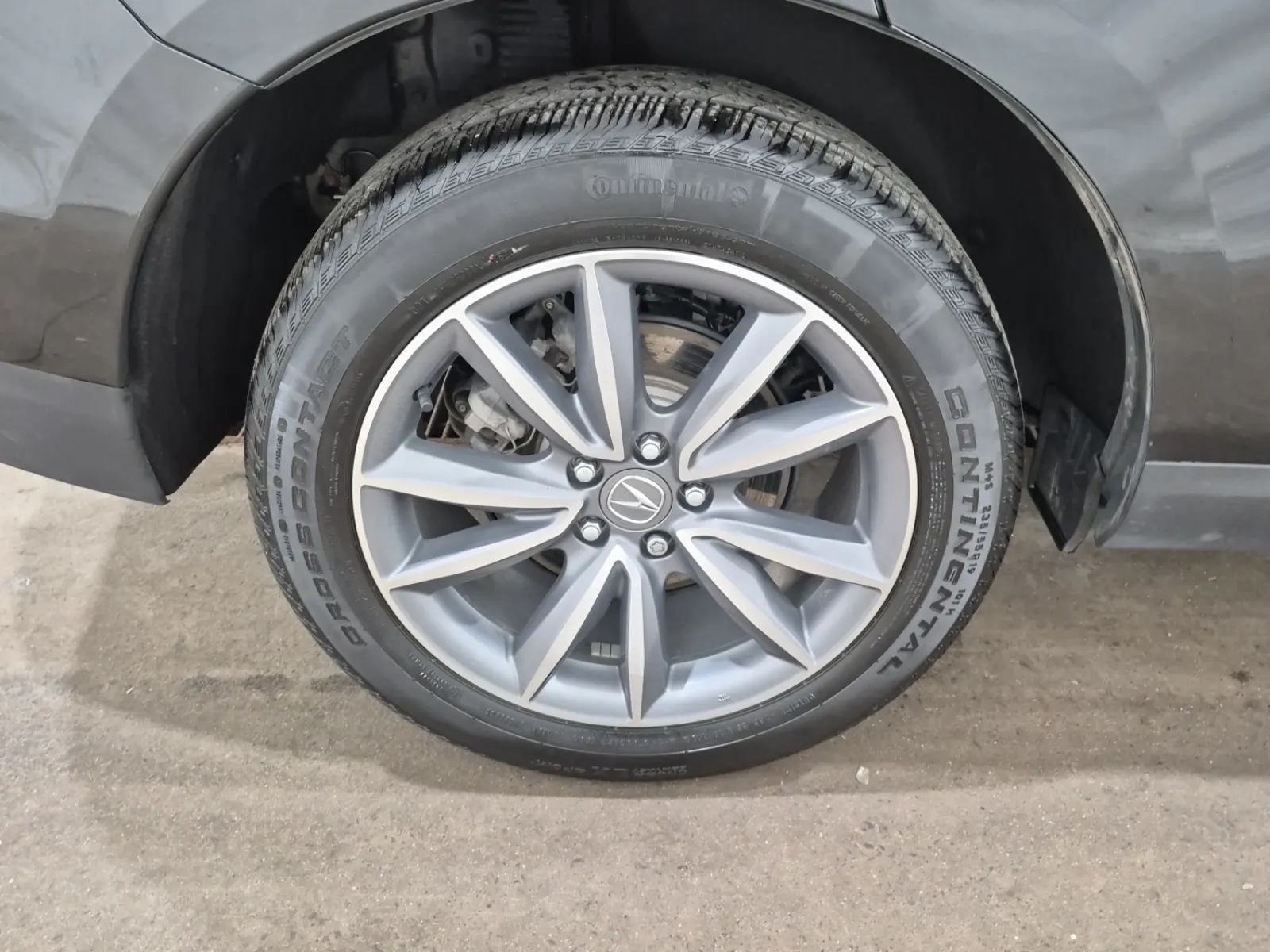 Right Rear Wheel/Tire Photo