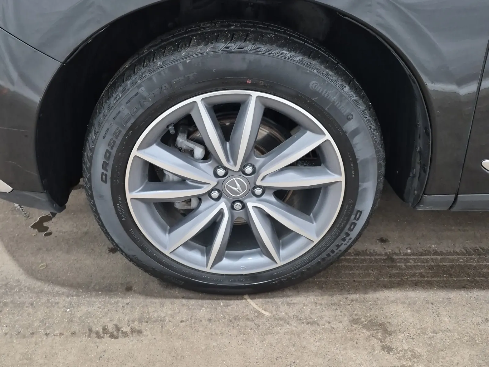 Front driver wheel/tire photo