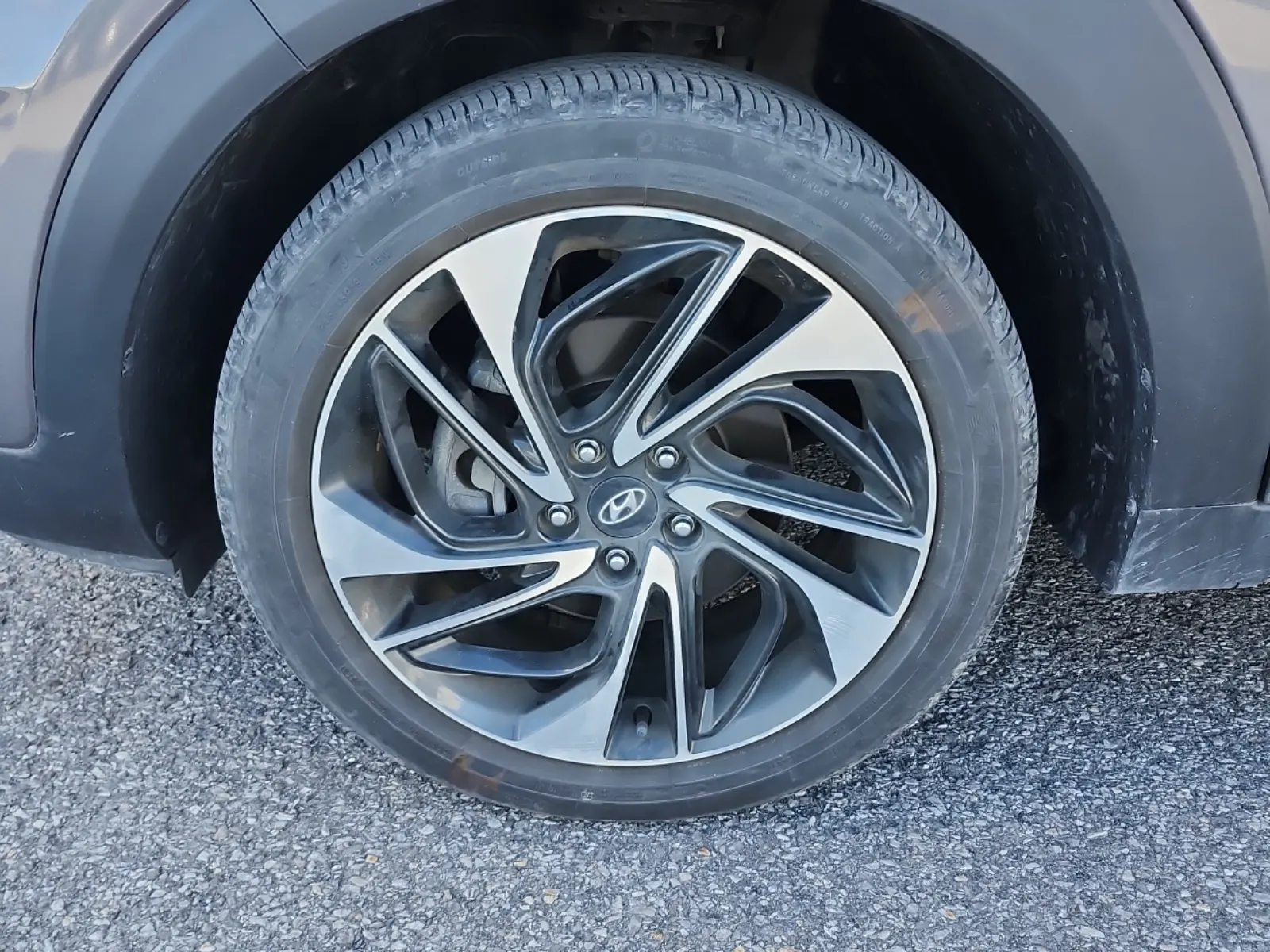 Front driver wheel/tire photo