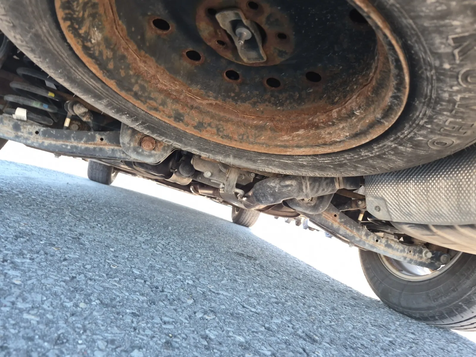 Undercarriage - Rear Photo