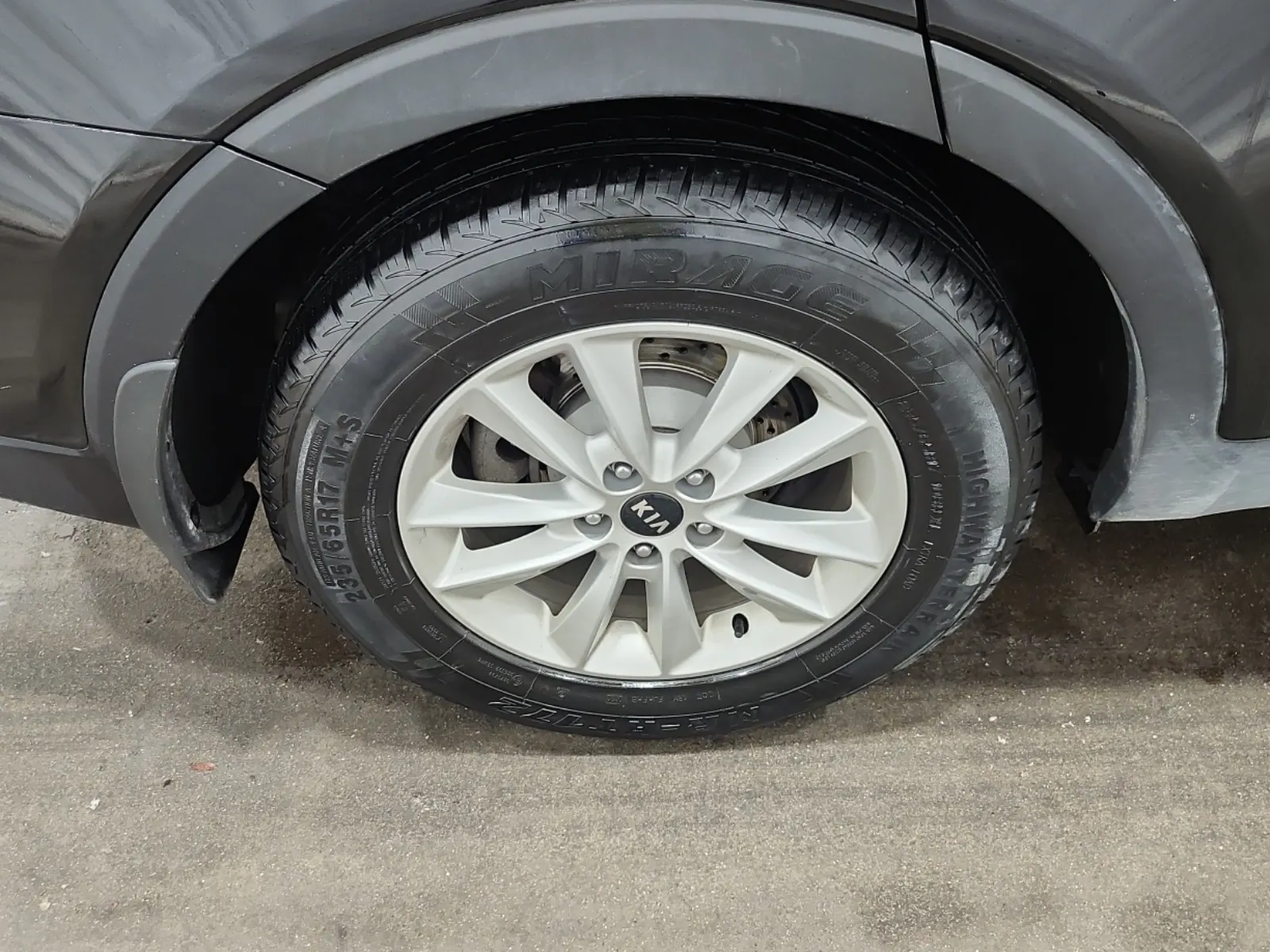 Right Rear Wheel/Tire Photo