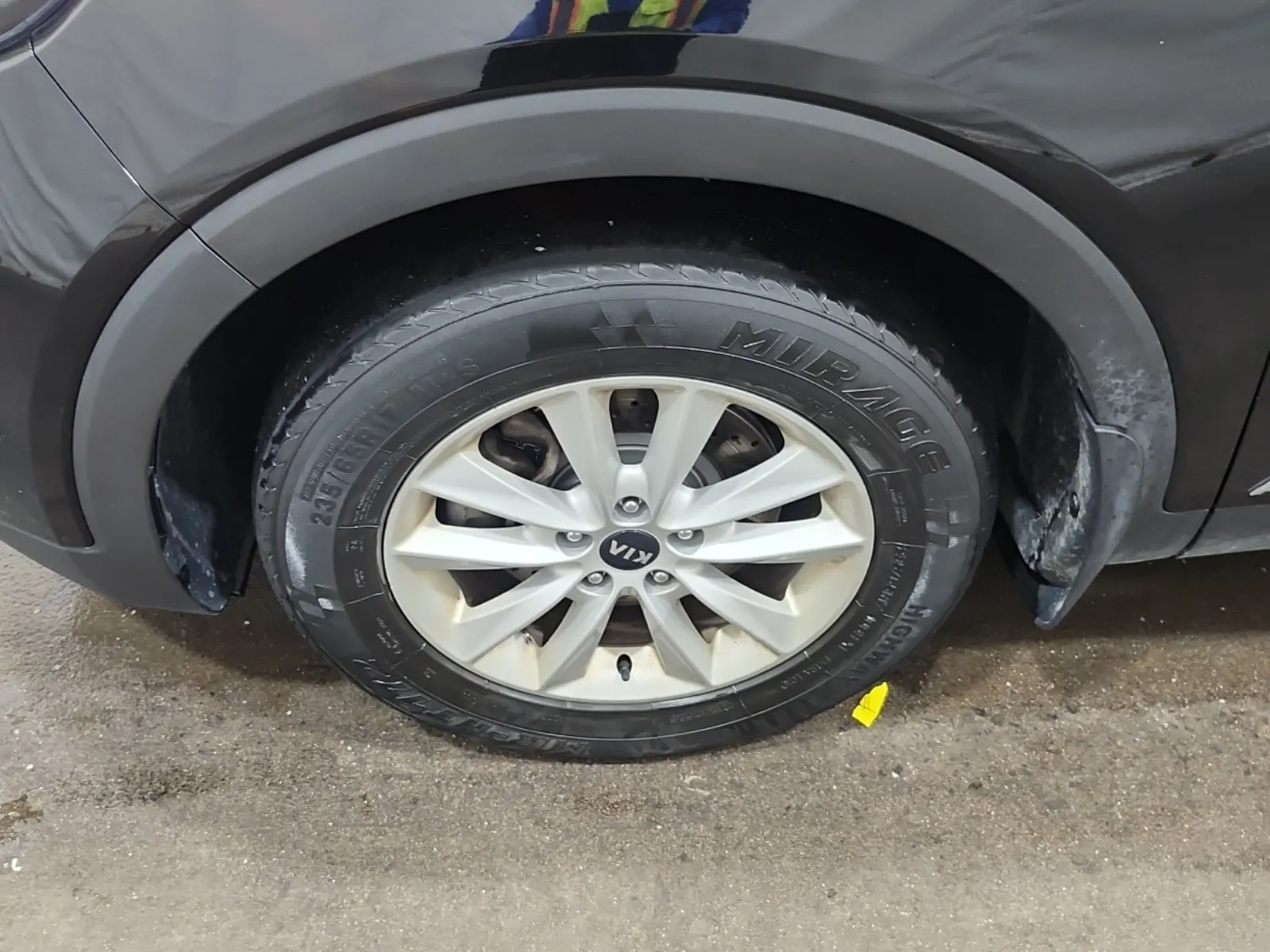 Front driver wheel/tire photo
