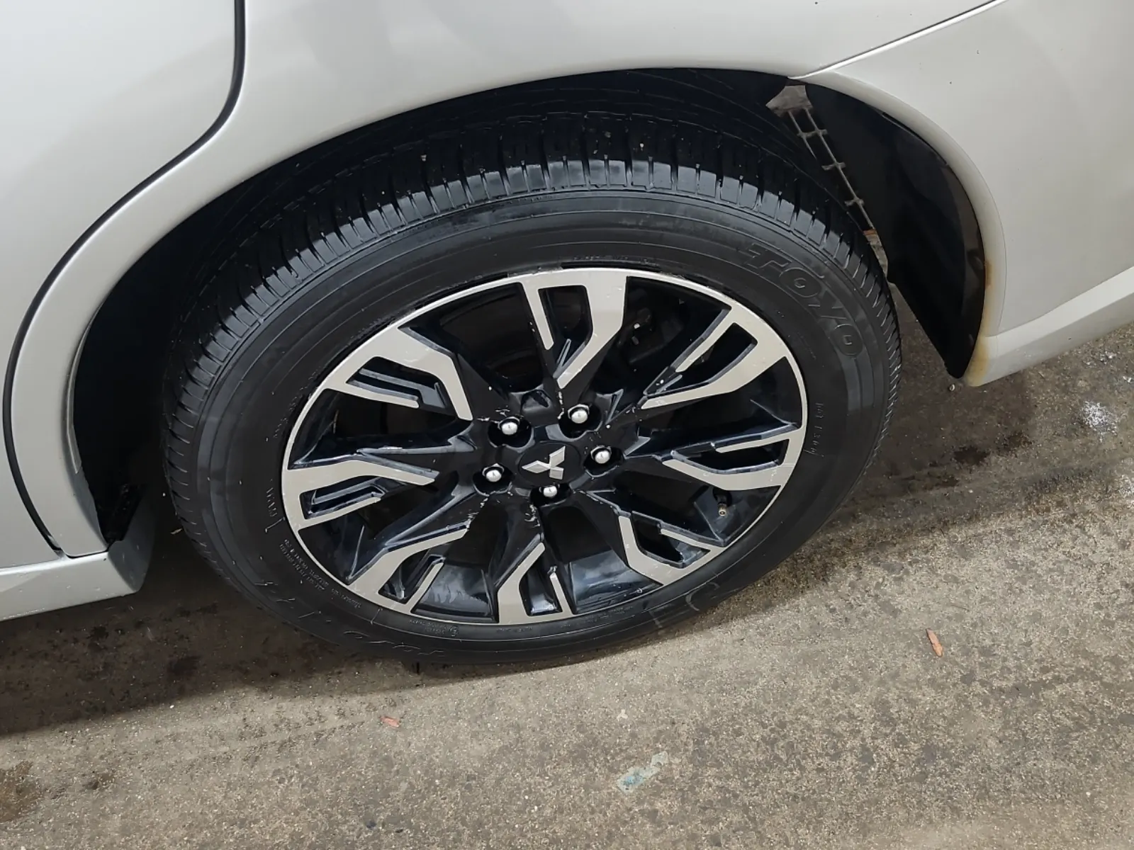 Left Rear Wheel/Tire Photo