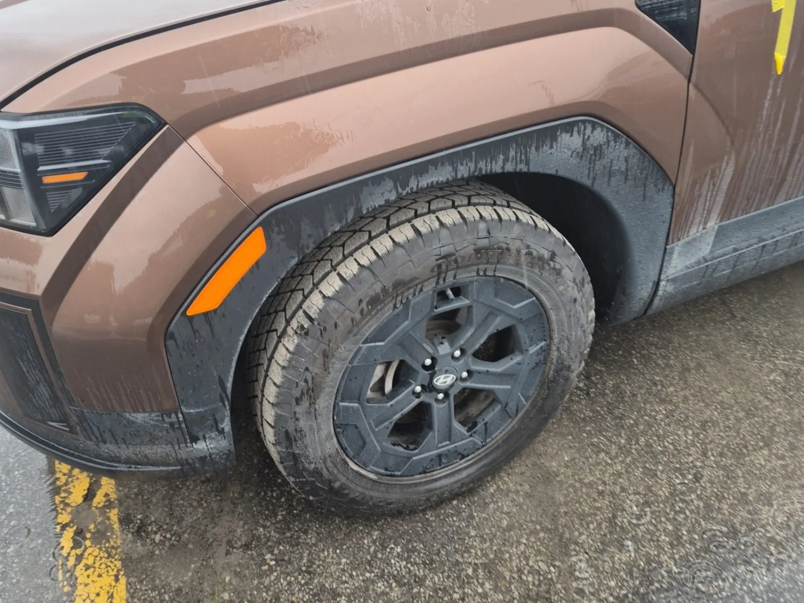 Front driver wheel/tire photo