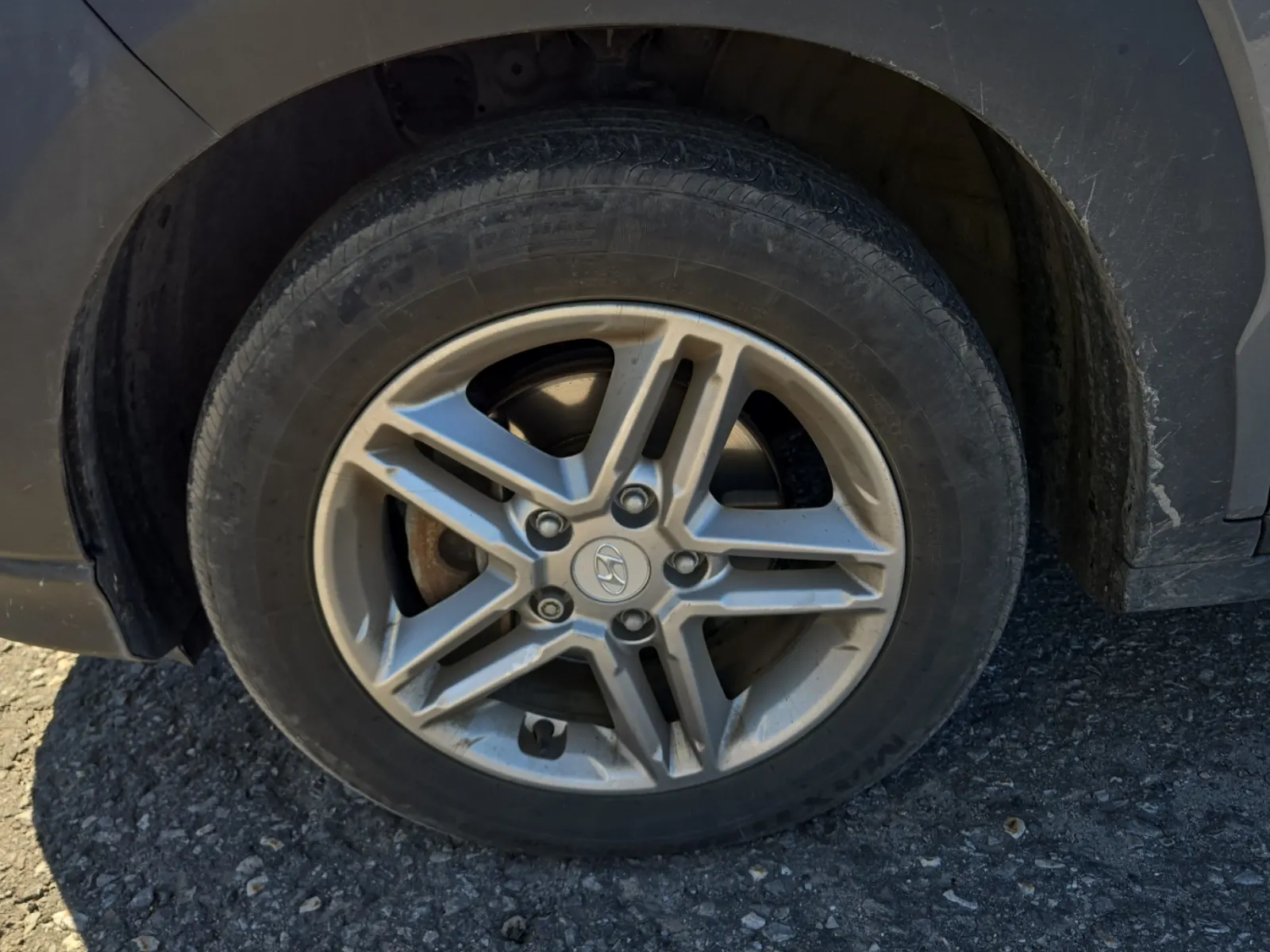 Front driver wheel/tire photo