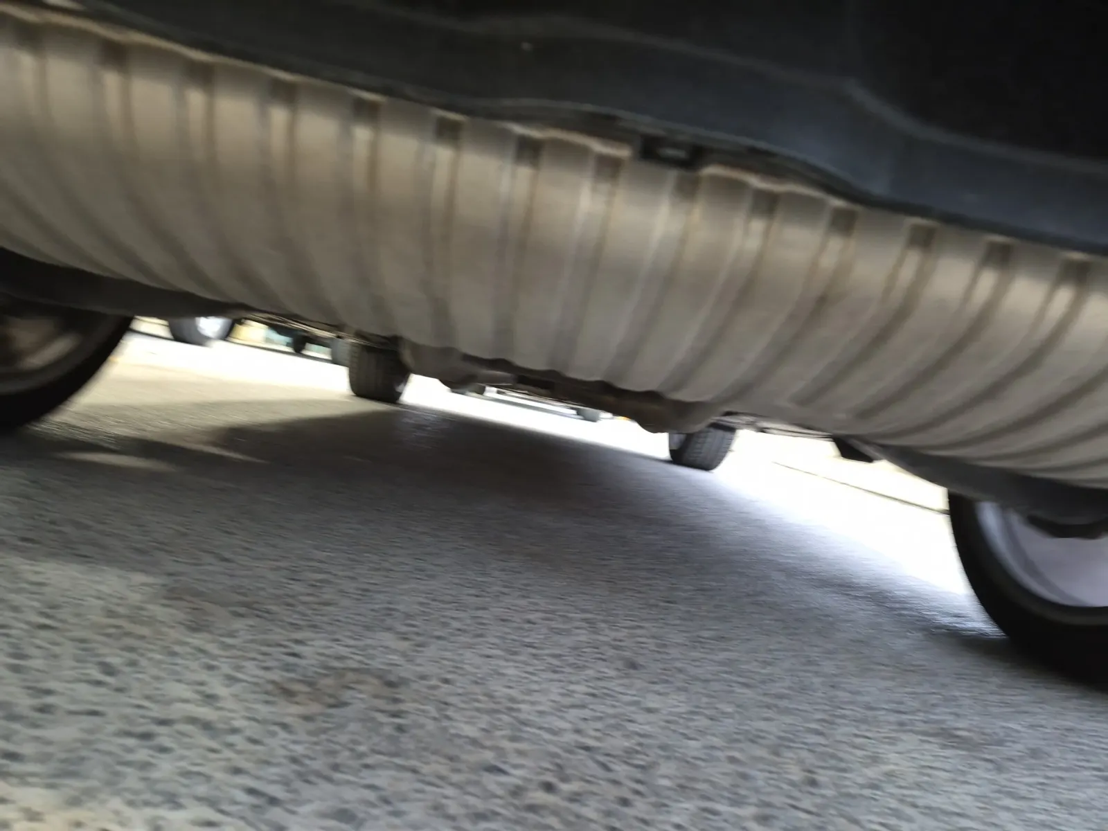 Undercarriage - Rear Photo