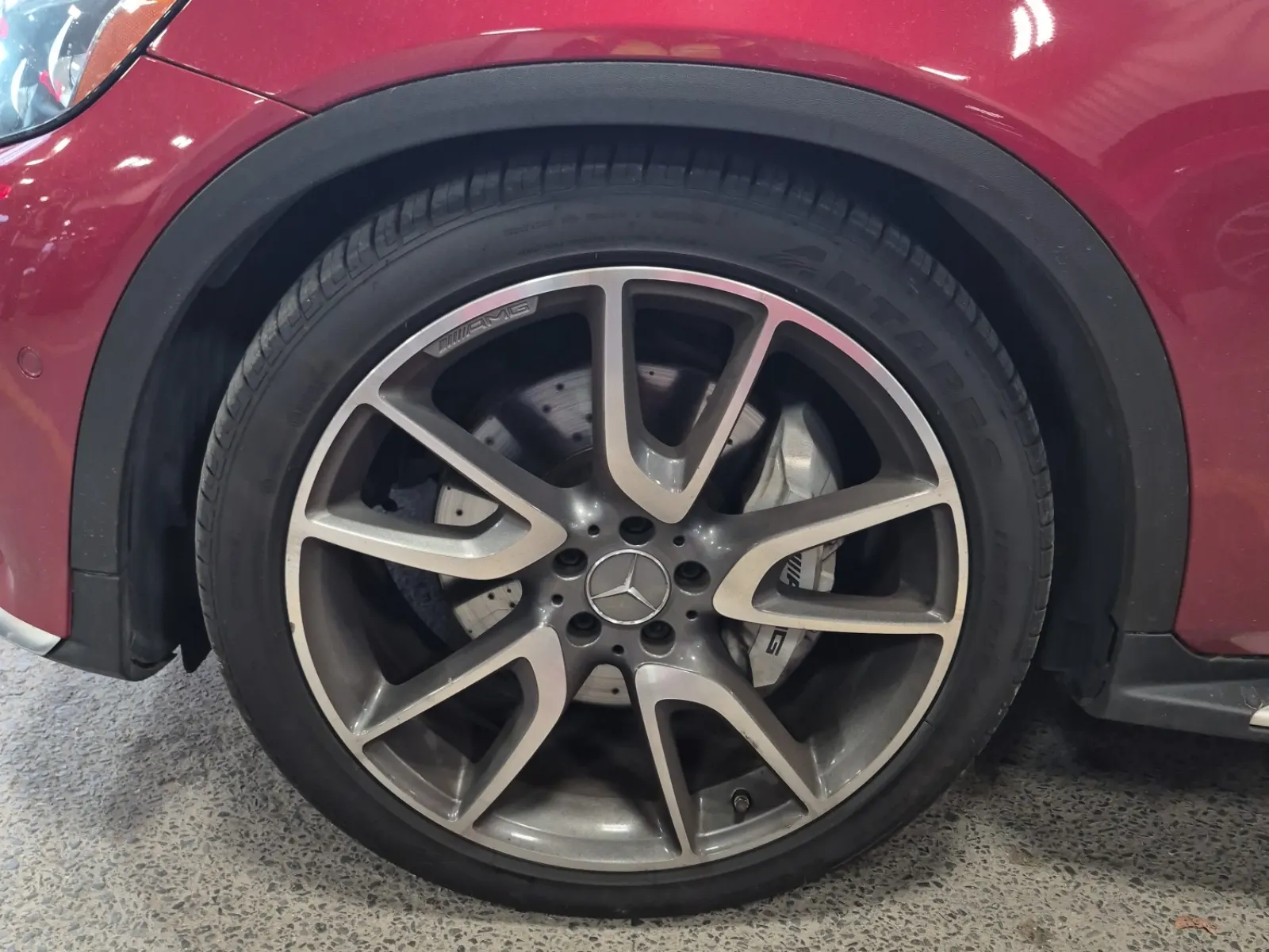Front driver wheel/tire photo