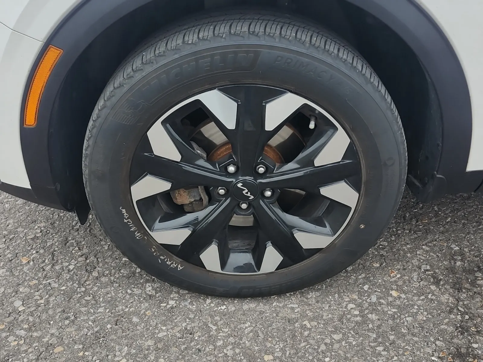 Front driver wheel/tire photo
