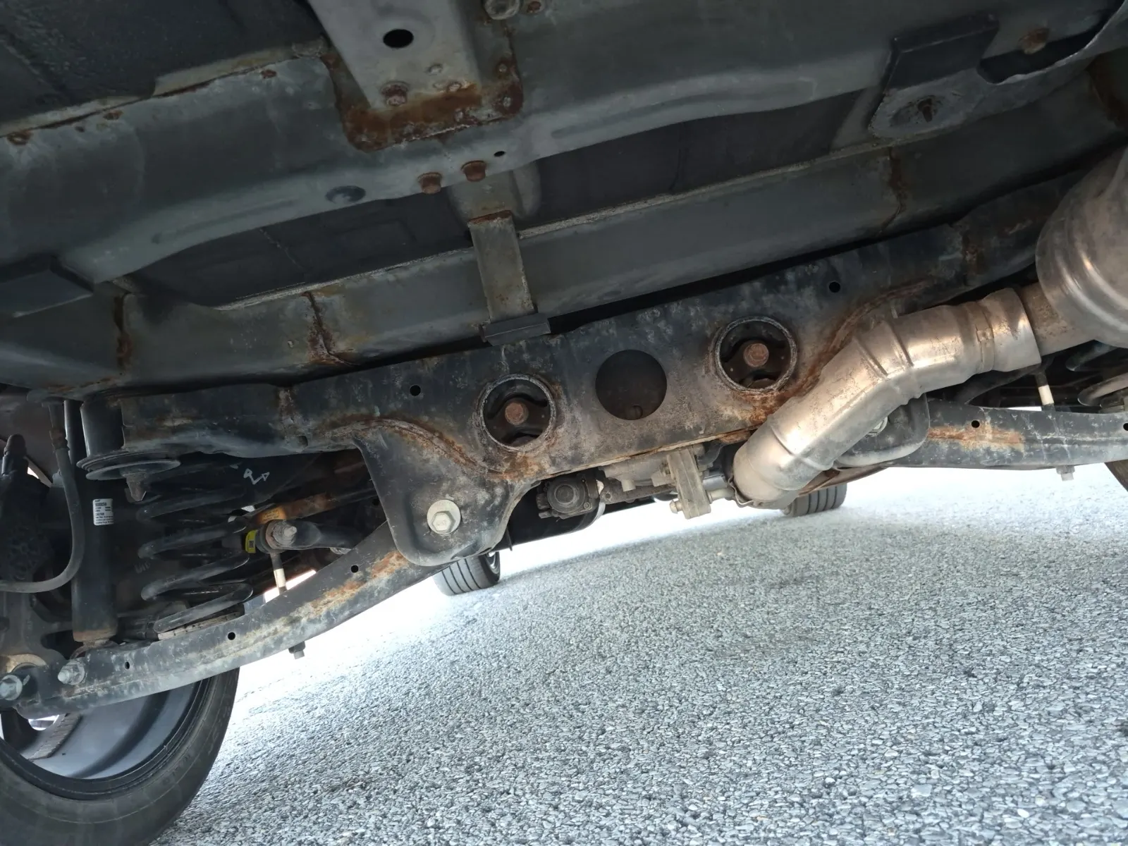 Undercarriage - Rear Photo