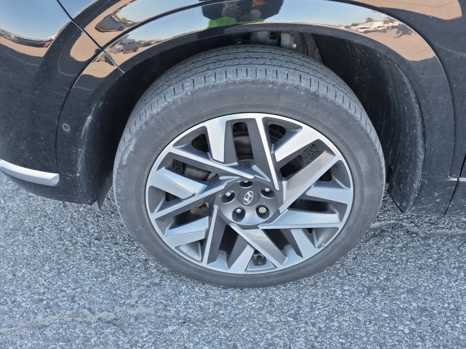 Front driver wheel/tire photo