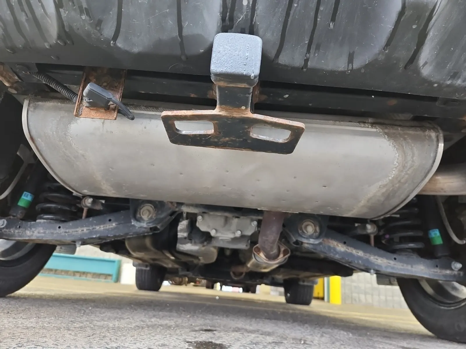 Undercarriage - Rear Photo