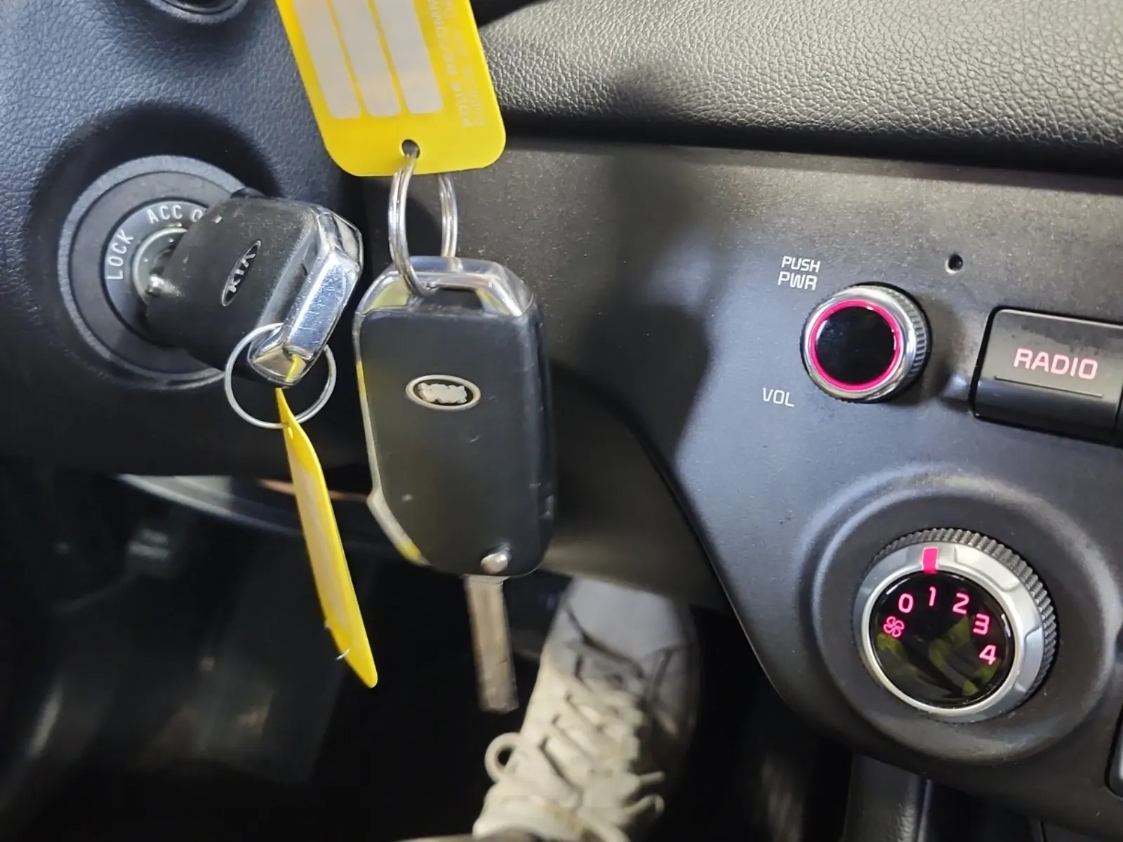 Keys/Fobs/Manual Photo