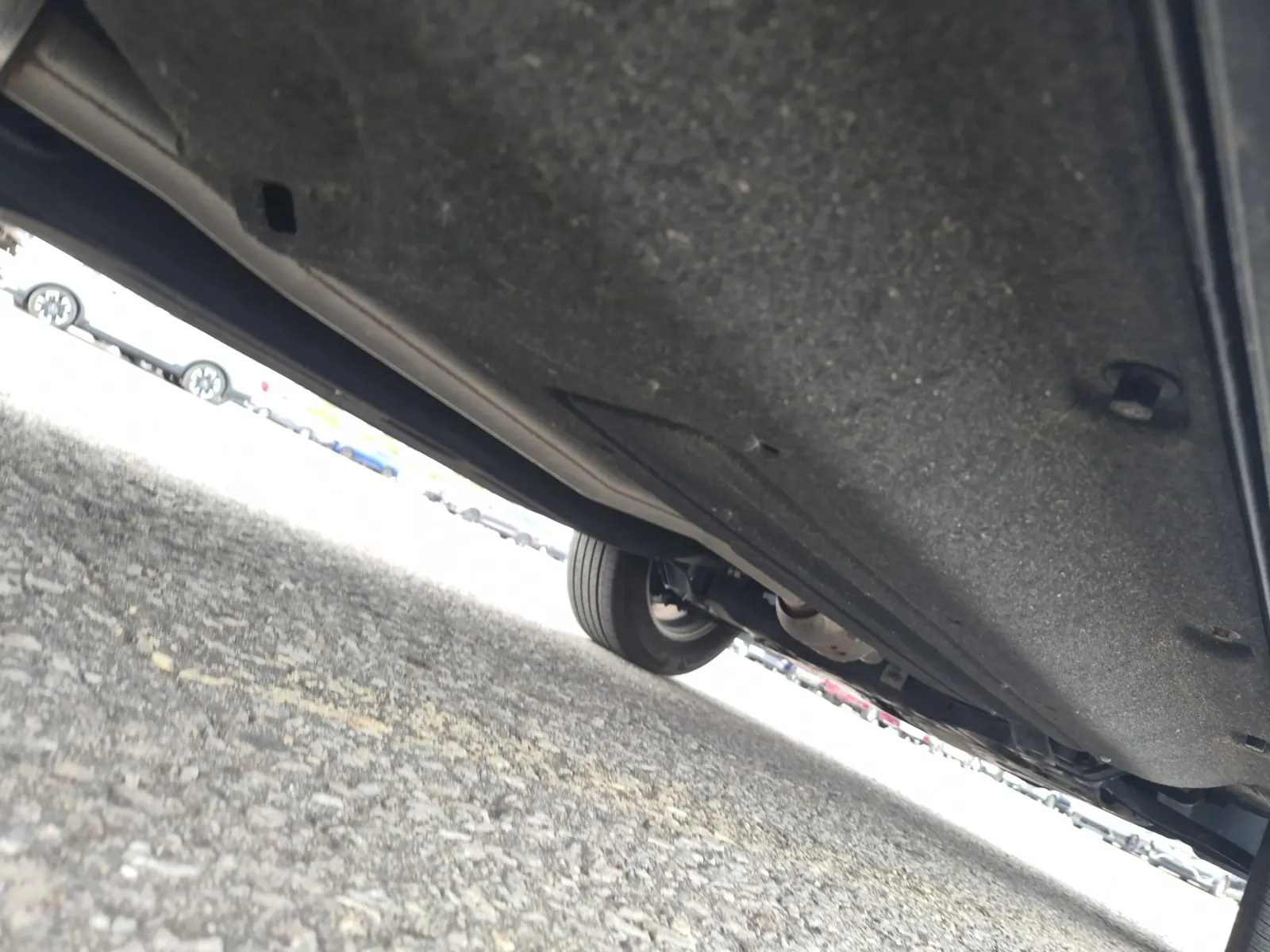 Undercarriage - Passenger Photo