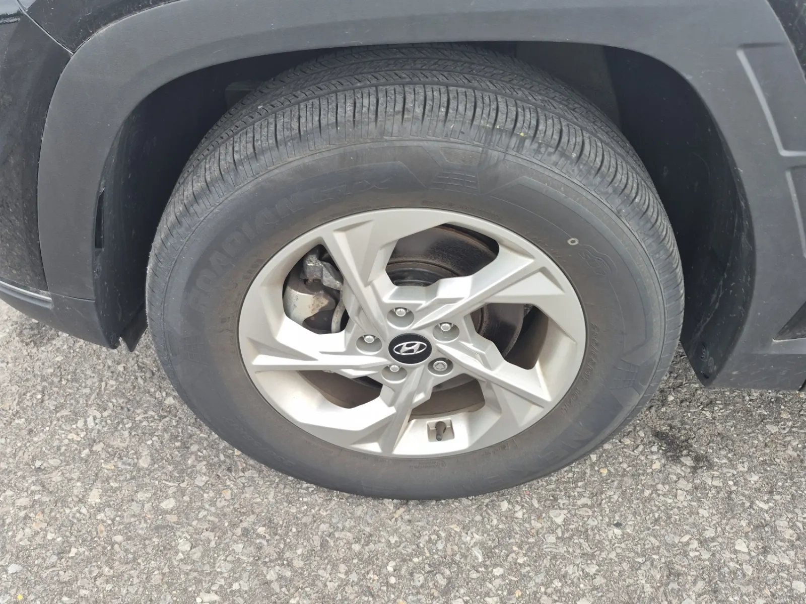 Front driver wheel/tire photo